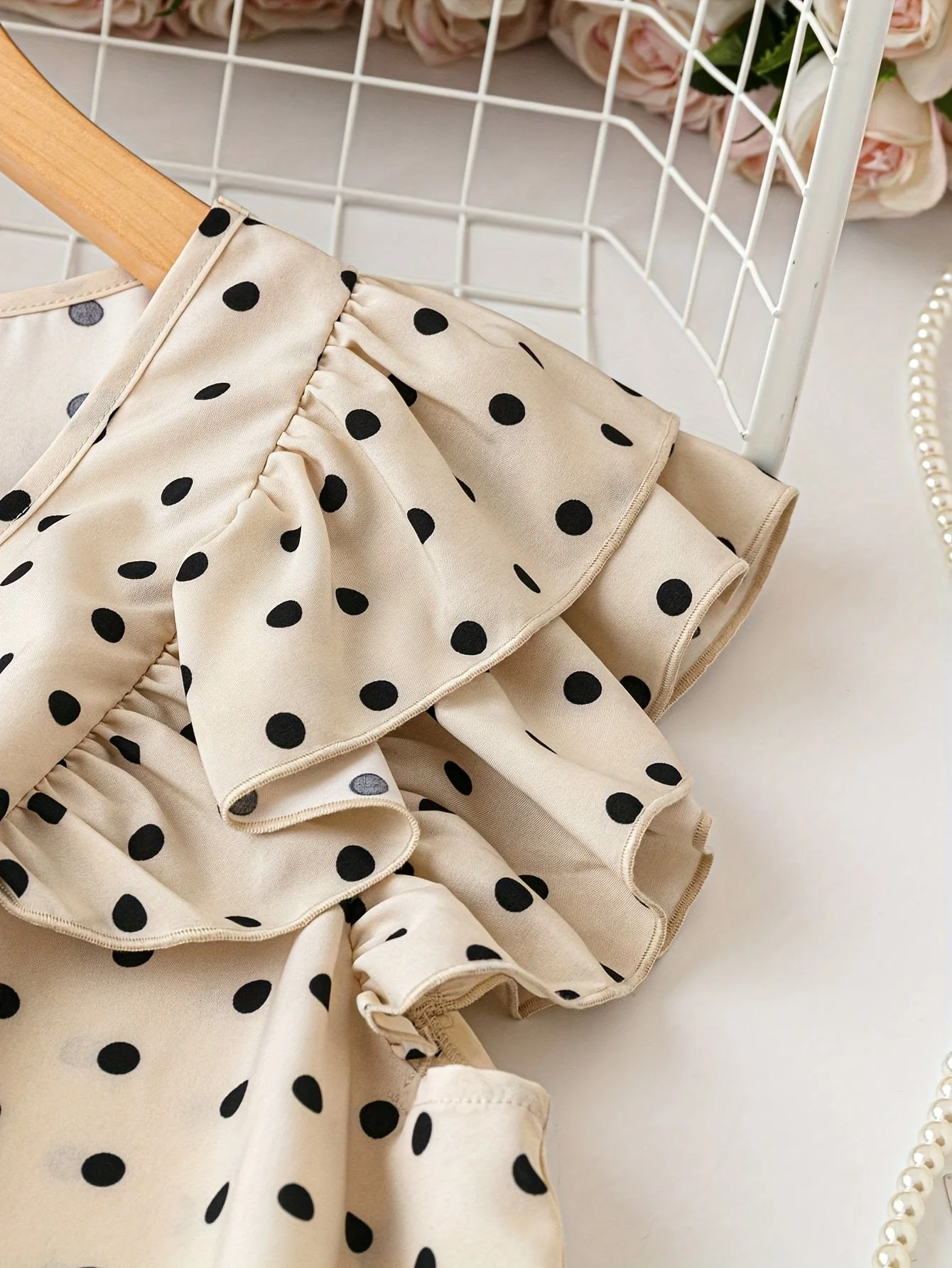 Damen Polka Dot Bluse mit V-Ausschnitt und Rüschenärmeln – Eleganter Alltags- und Büro-Look - Image 5