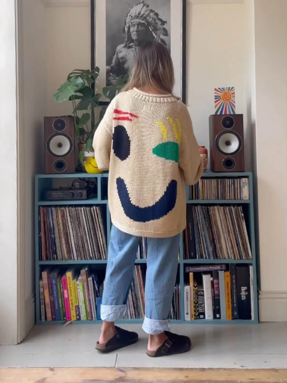 Damen Pullover mit verspieltem Gesichtsmotiv – Strickpullover im künstlerischen Stil für Freizeit & Alltag - Image 3