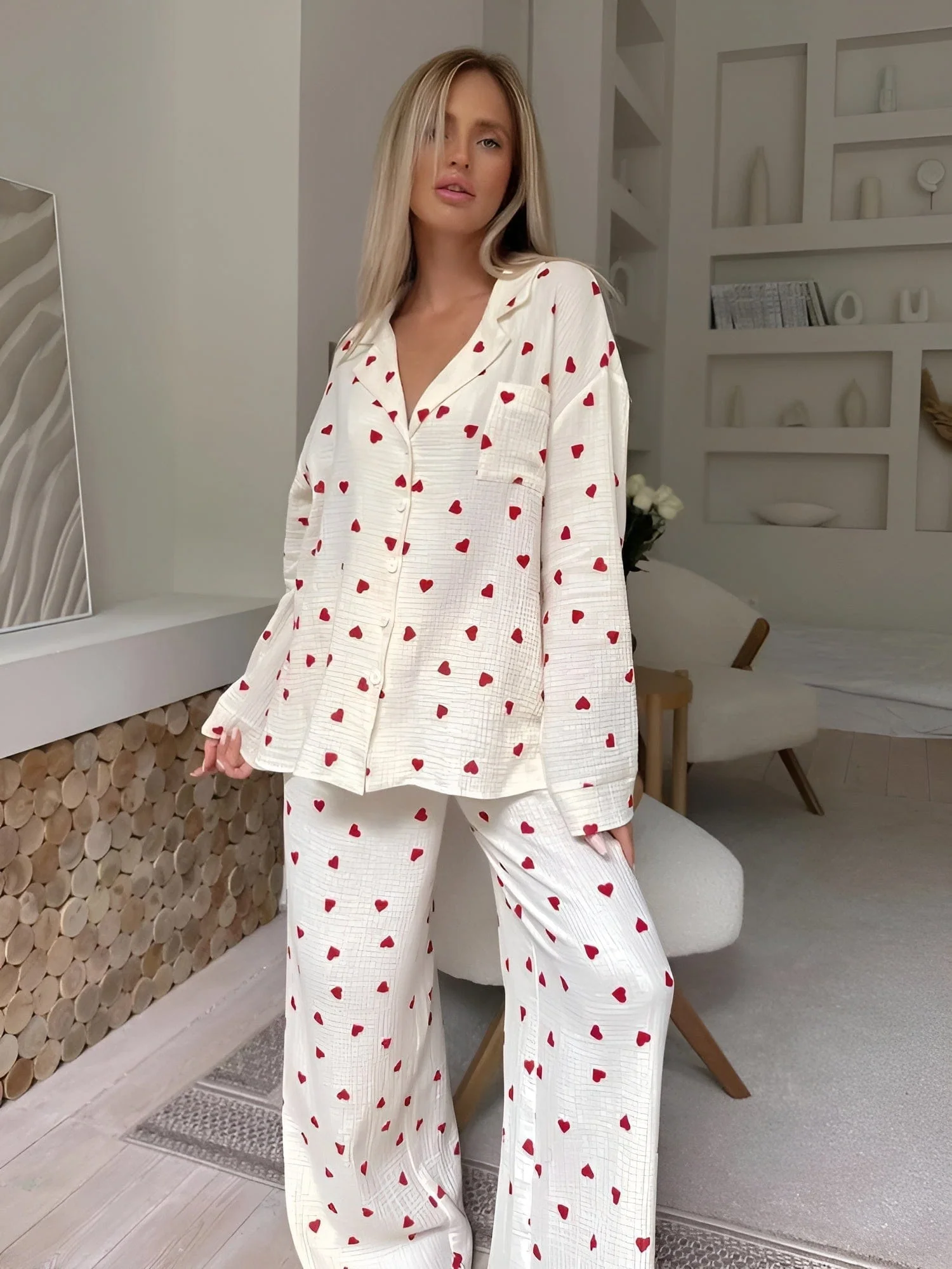 Damen Pyjama Set mit Herzmuster – Klassischer Schnitt für entspannte Nächte - Image 2