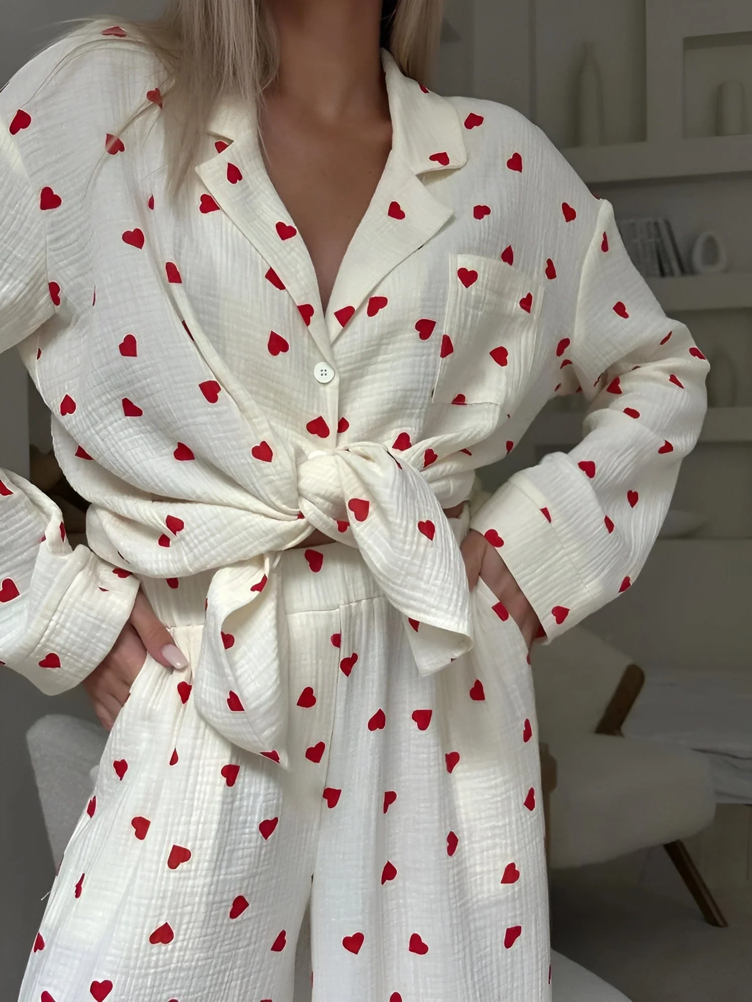 Damen Pyjama Set mit Herzmuster – Klassischer Schnitt für entspannte Nächte - Image 4