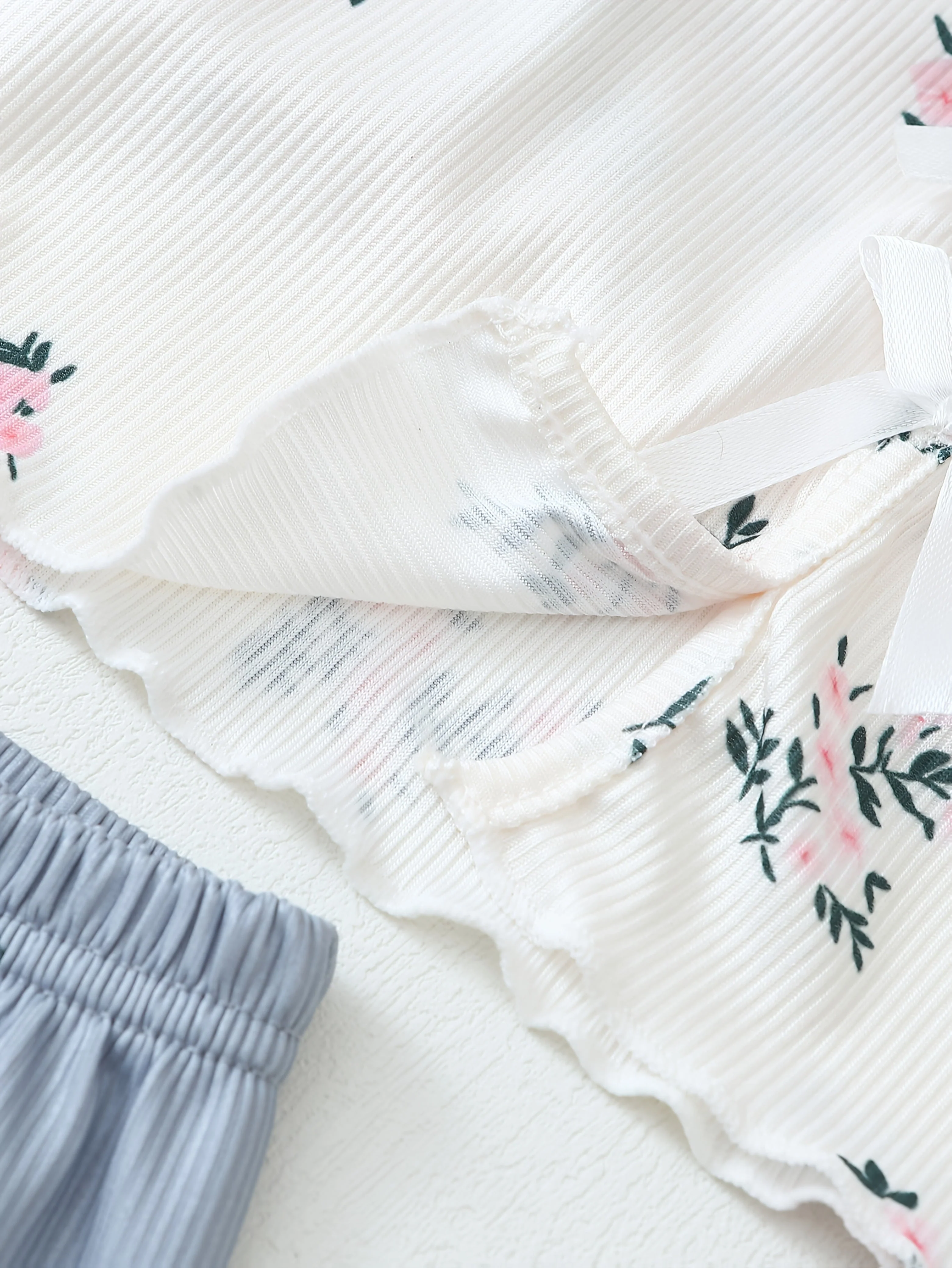 Damen Pyjama Set Zweiteilig mit Blumendruck – Kurzes Schlafanzug-Set für Frühling und Sommer, Sexy Stil - Image 3