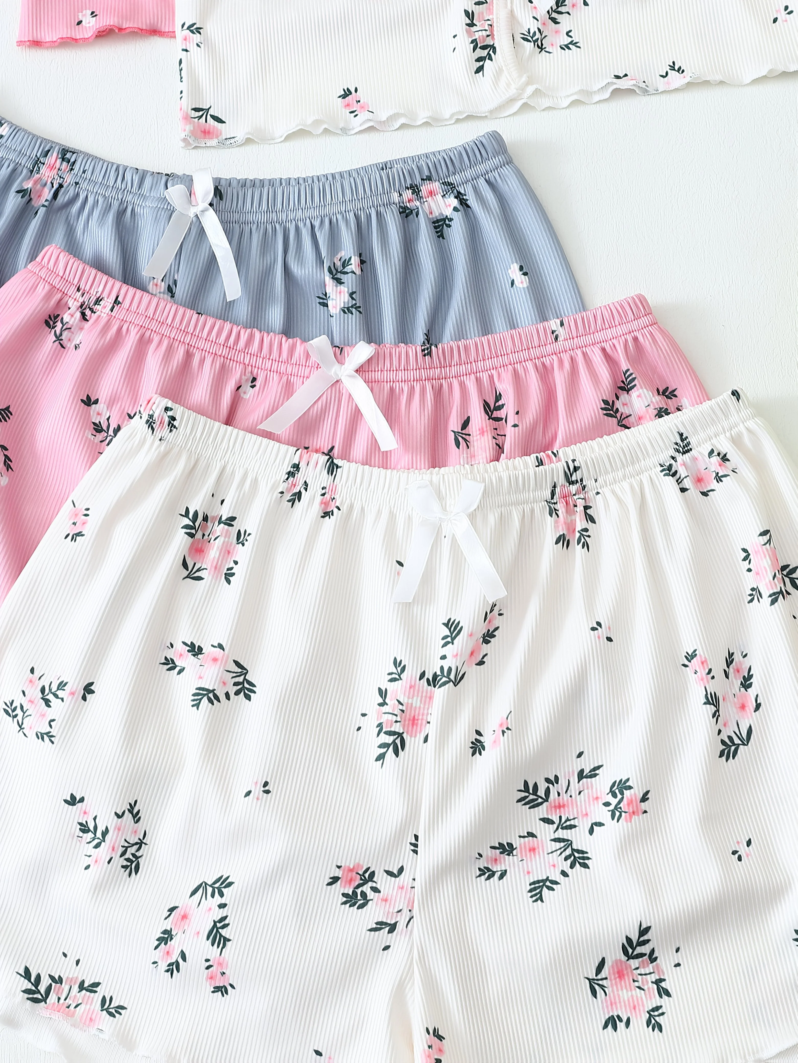 Damen Pyjama Set Zweiteilig mit Blumendruck – Kurzes Schlafanzug-Set für Frühling und Sommer, Sexy Stil - Image 4