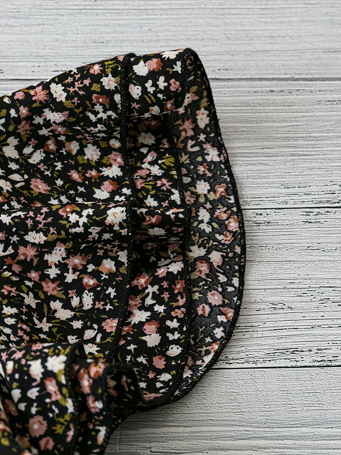 Damen Sommer-Blusenshirt mit Blumenmuster und Rüschenärmeln – Lässige Eleganz für Alltag und Urlaub - Image 4