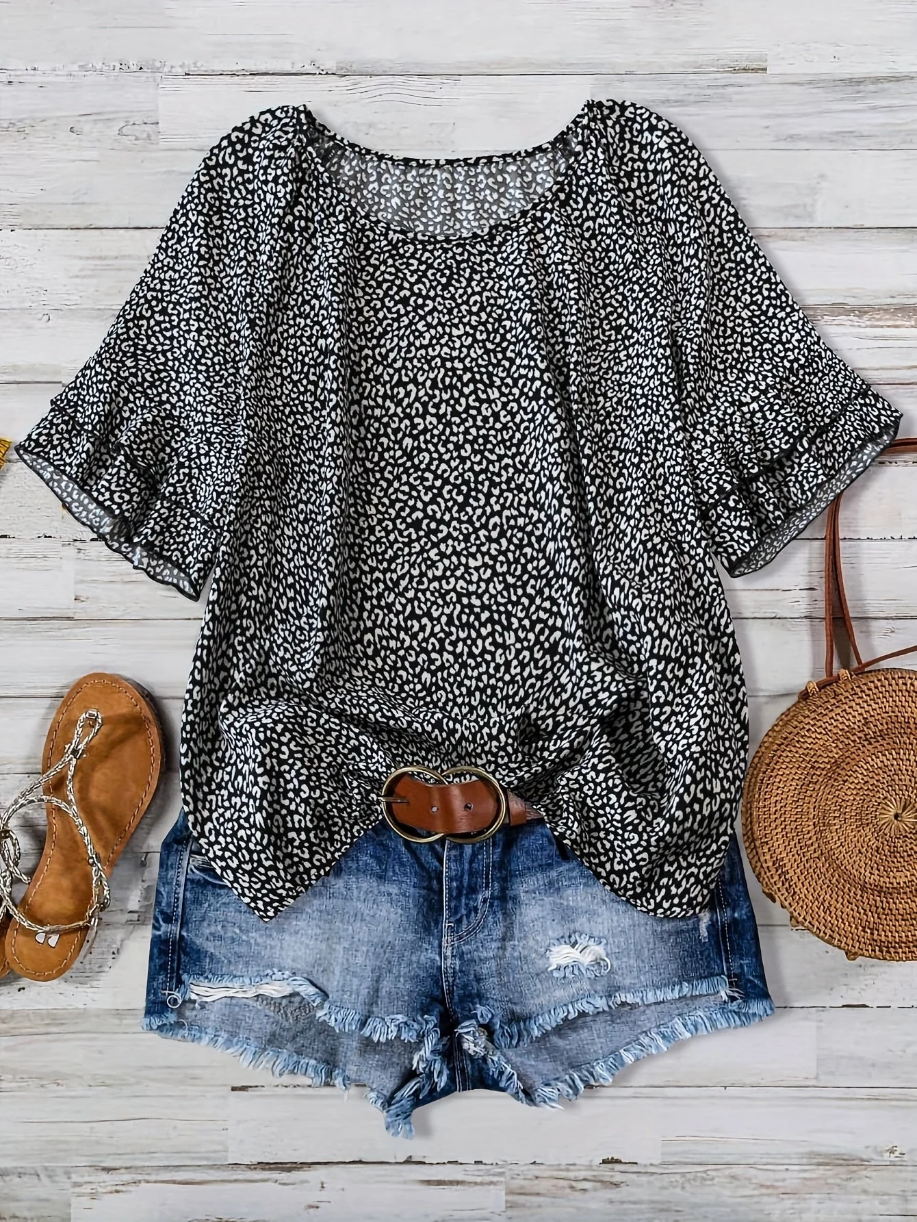Damen Sommer Freizeitset mit Leopardenmuster – Lässiges Oberteil, Jeansshorts und Accessoires, ideal für Urlaub und Alltag - Image 2