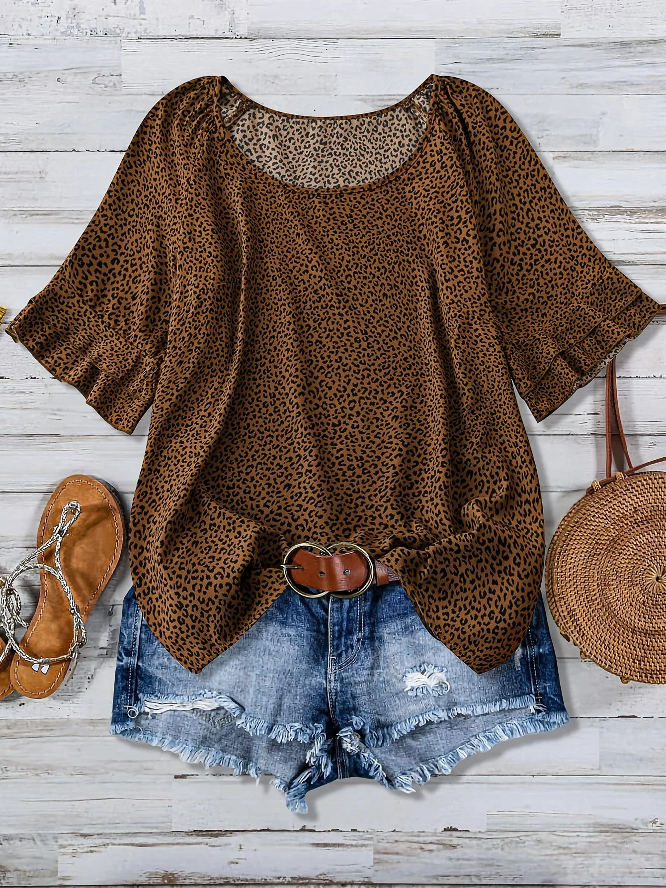 Damen Sommer Freizeitset mit Leopardenmuster – Lässiges Oberteil, Jeansshorts und Accessoires, ideal für Urlaub und Alltag - Image 3
