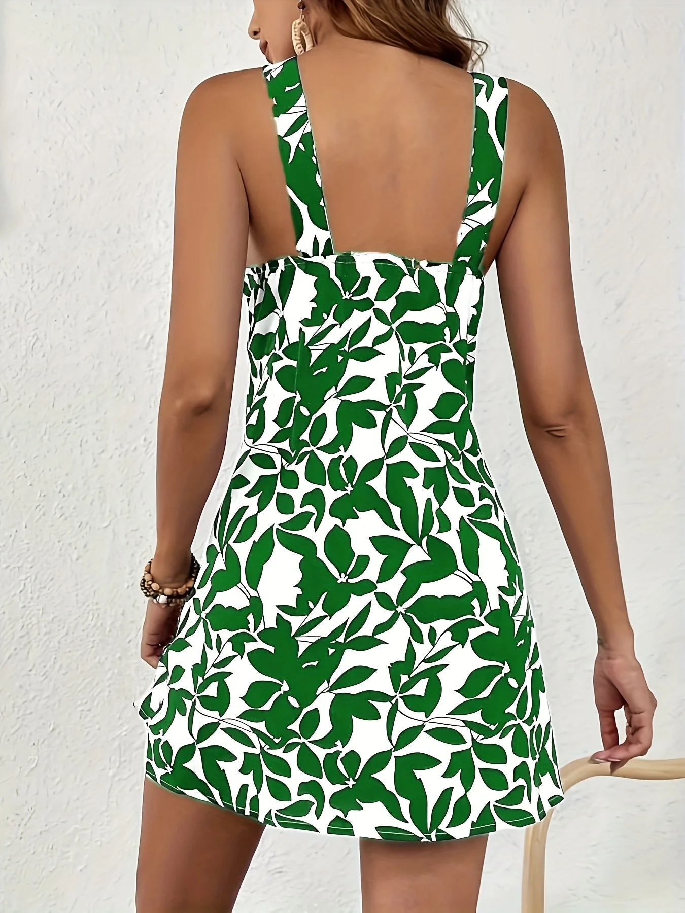 Damen Sommer Minikleid mit Neckholder und Blattmuster – Elegantes Freizeitkleid für den Alltag und Urlaub - Image 4