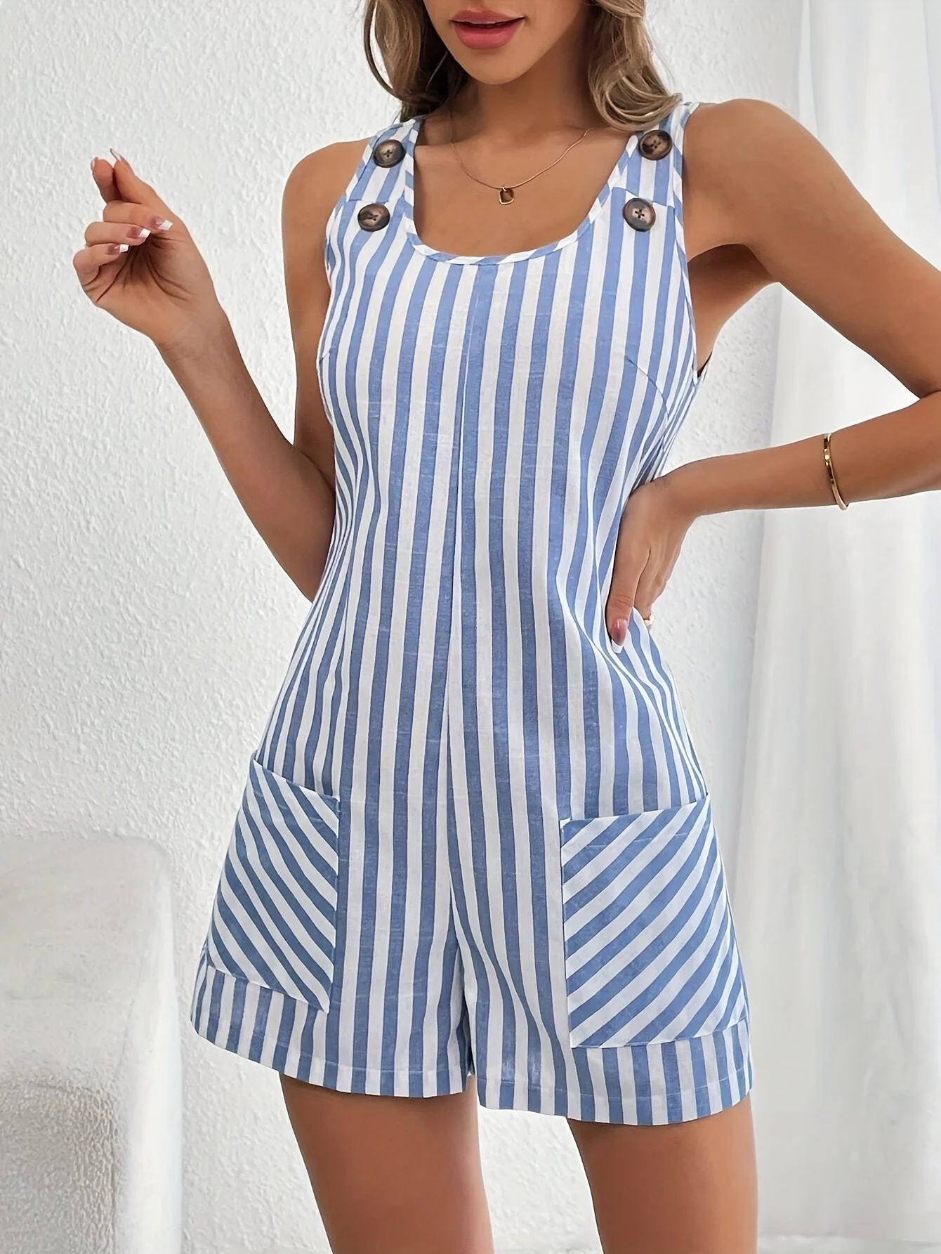 Damen Sommer-Overall mit Streifenmuster und Knopfdetails, lässiger Einteiler für Alltag und Urlaub