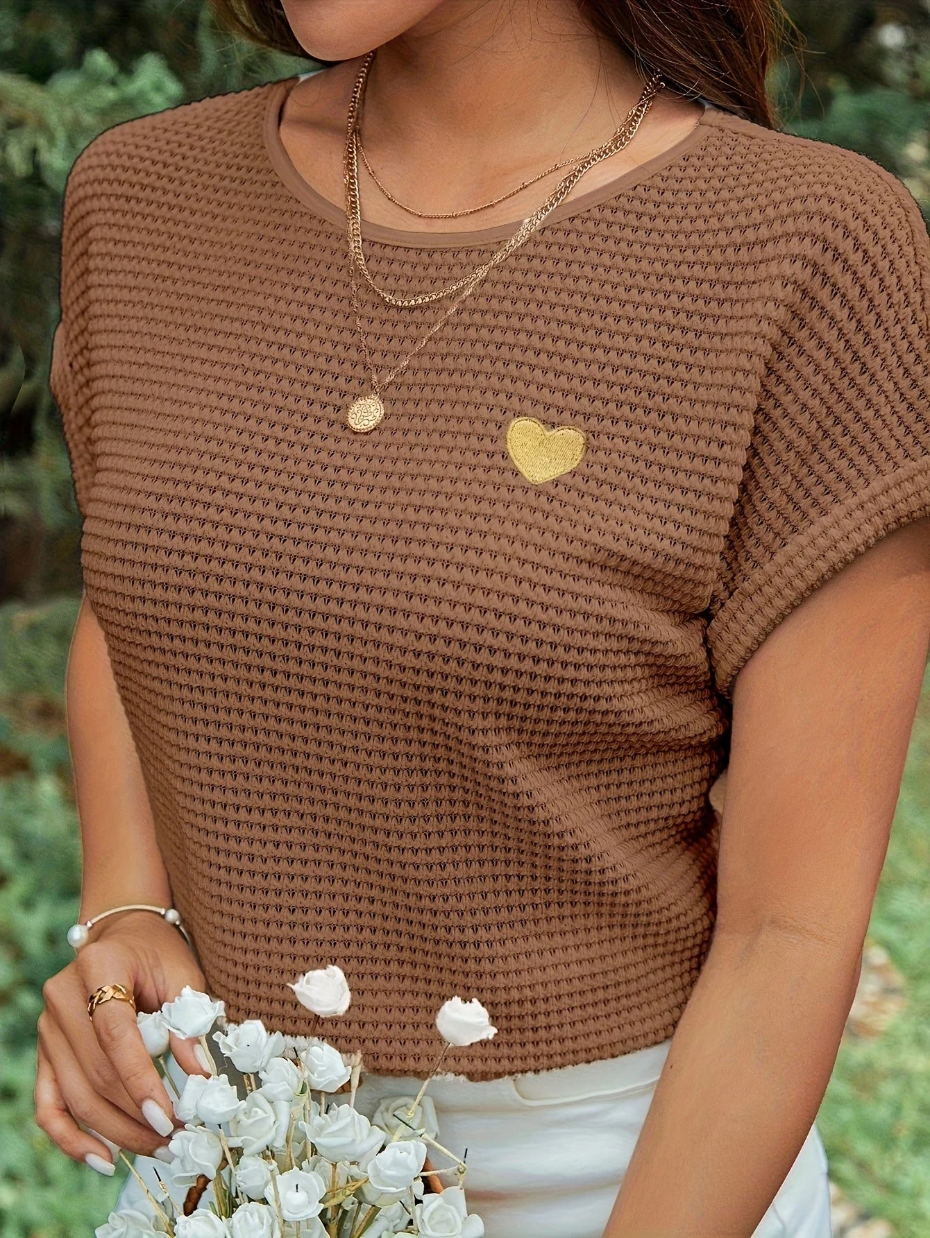 Damen Sommer Strick T-Shirt mit Herz-Detail – Eleganter Freizeitstil für Alltag und Urlaub - Image 2