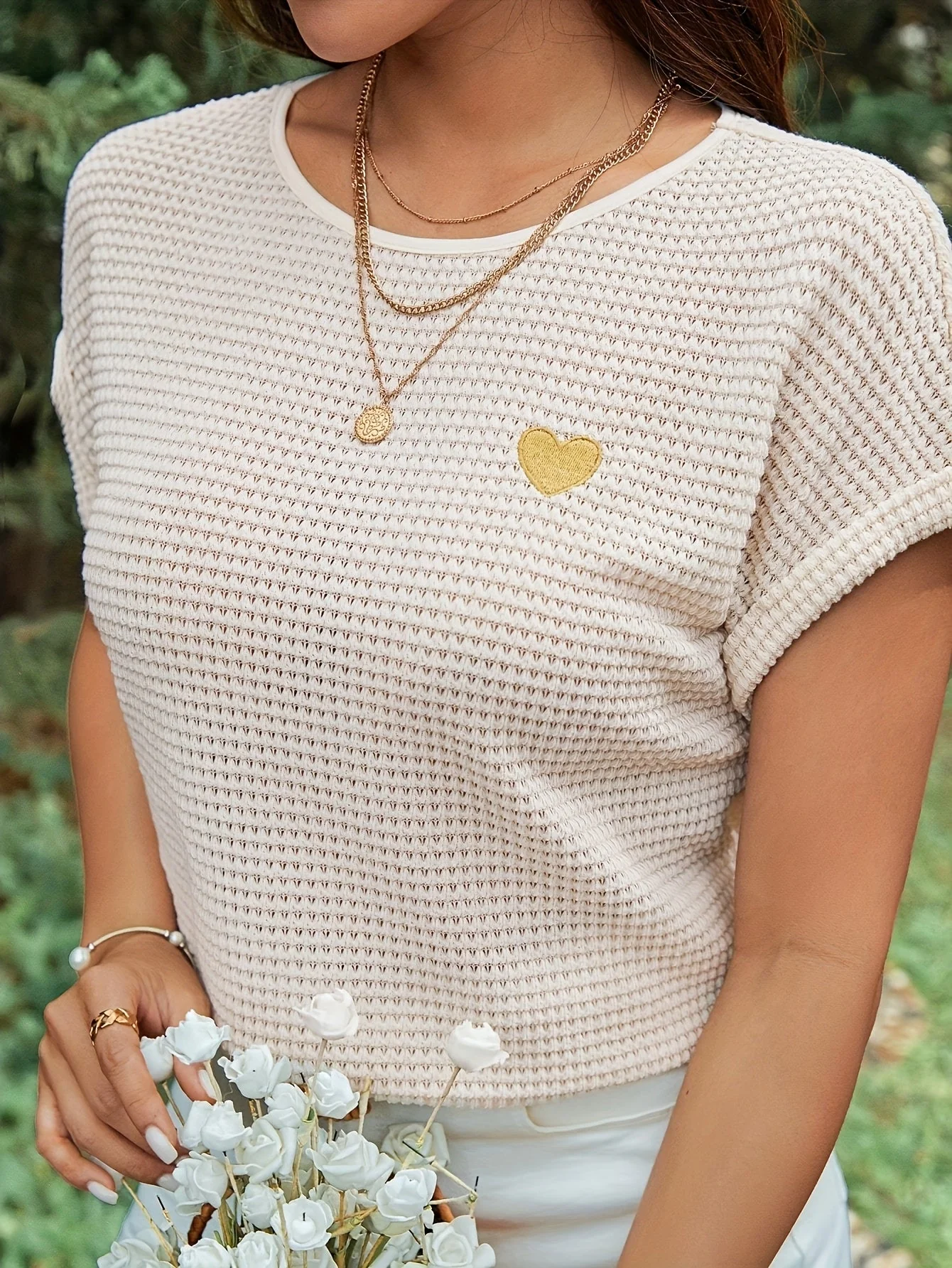 Damen Sommer Strick T-Shirt mit Herz-Detail – Eleganter Freizeitstil für Alltag und Urlaub - Image 4