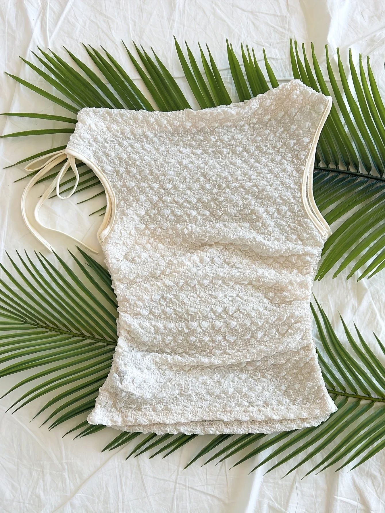 Damen Sommer-Top mit Struktur und asymmetrischem Schulterdetail – Ideal für Urlaub und Strand - Image 4