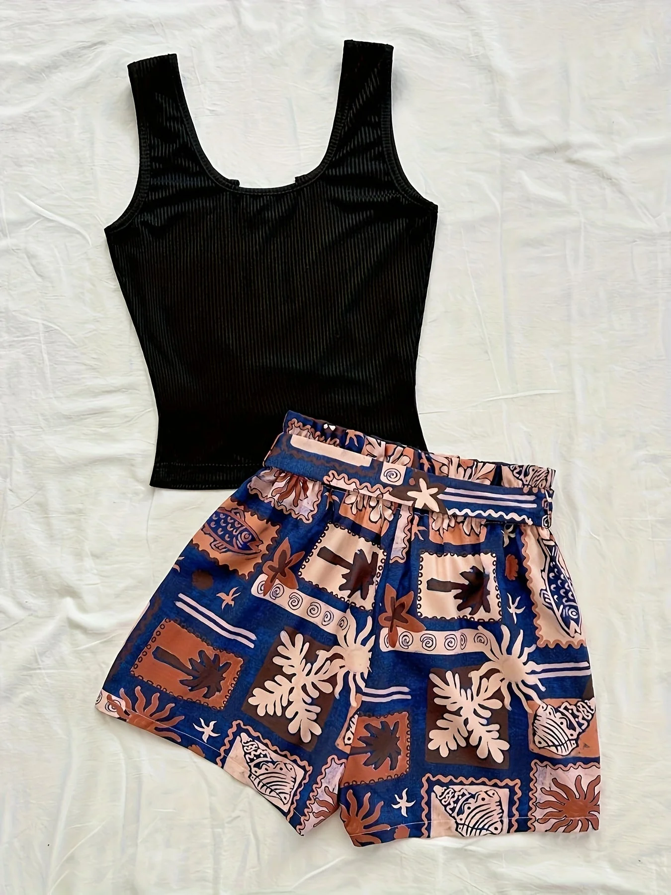 Damen Sommer Zweiteiler Set – Tropische Shorts und Geripptes Top für Urlaub und Freizeit - Image 4