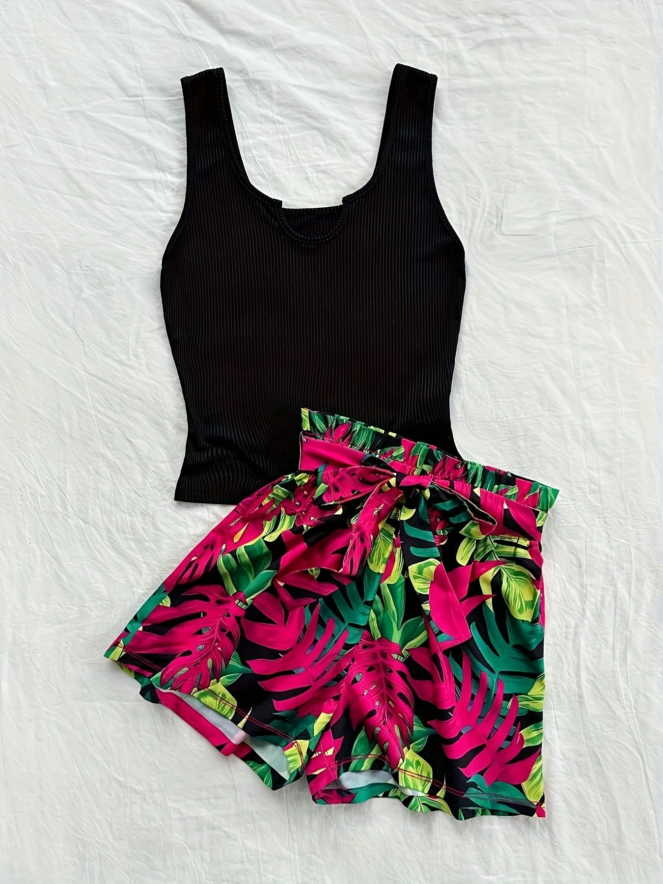 Damen Sommer Zweiteiler Set – Tropische Shorts und Geripptes Top für Urlaub und Freizeit - Image 5