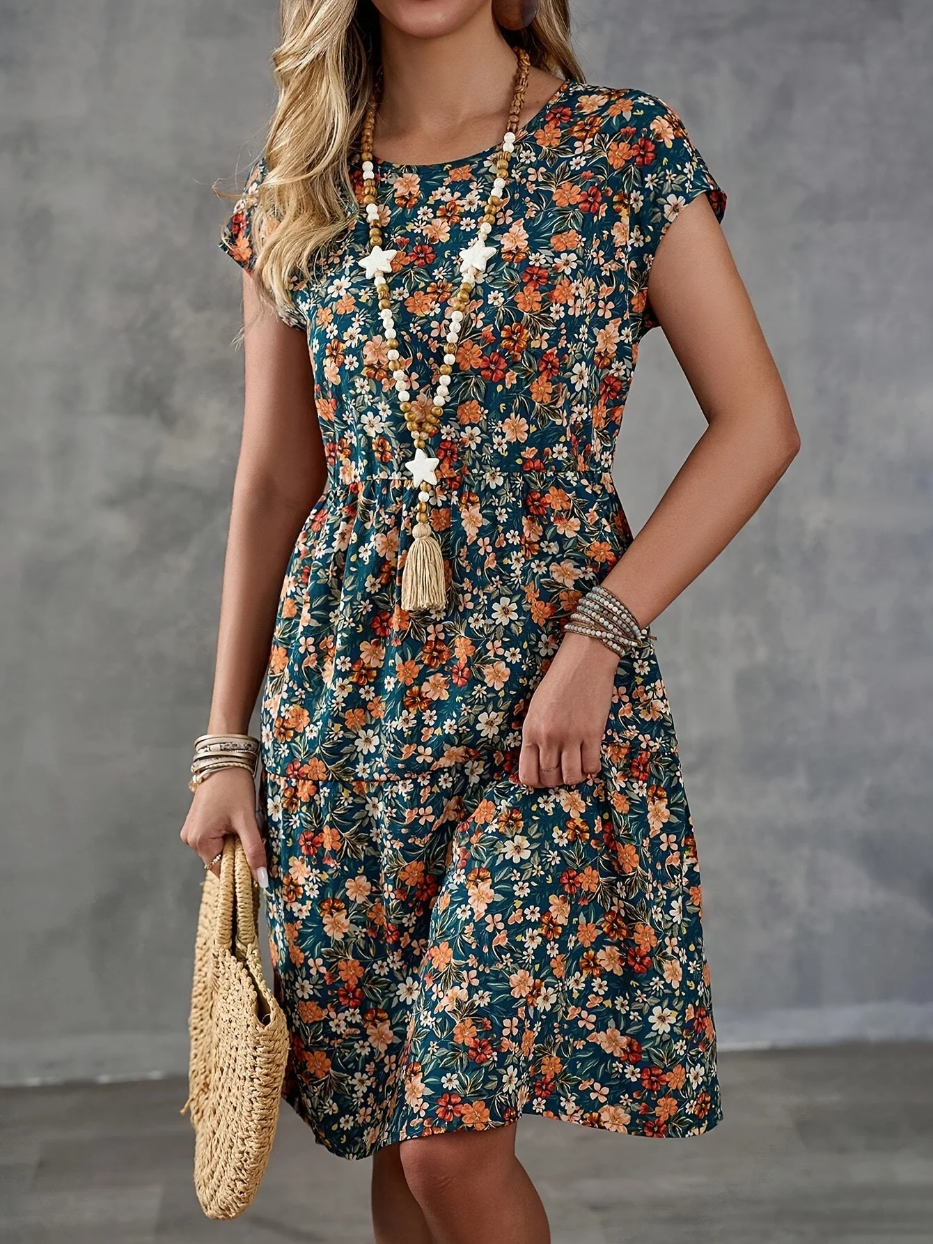 Damen Sommerkleid mit Blumenmuster – Freizeit & Urlaub, A-Linien-Kleid, Knielang, Kurzarm - Image 4
