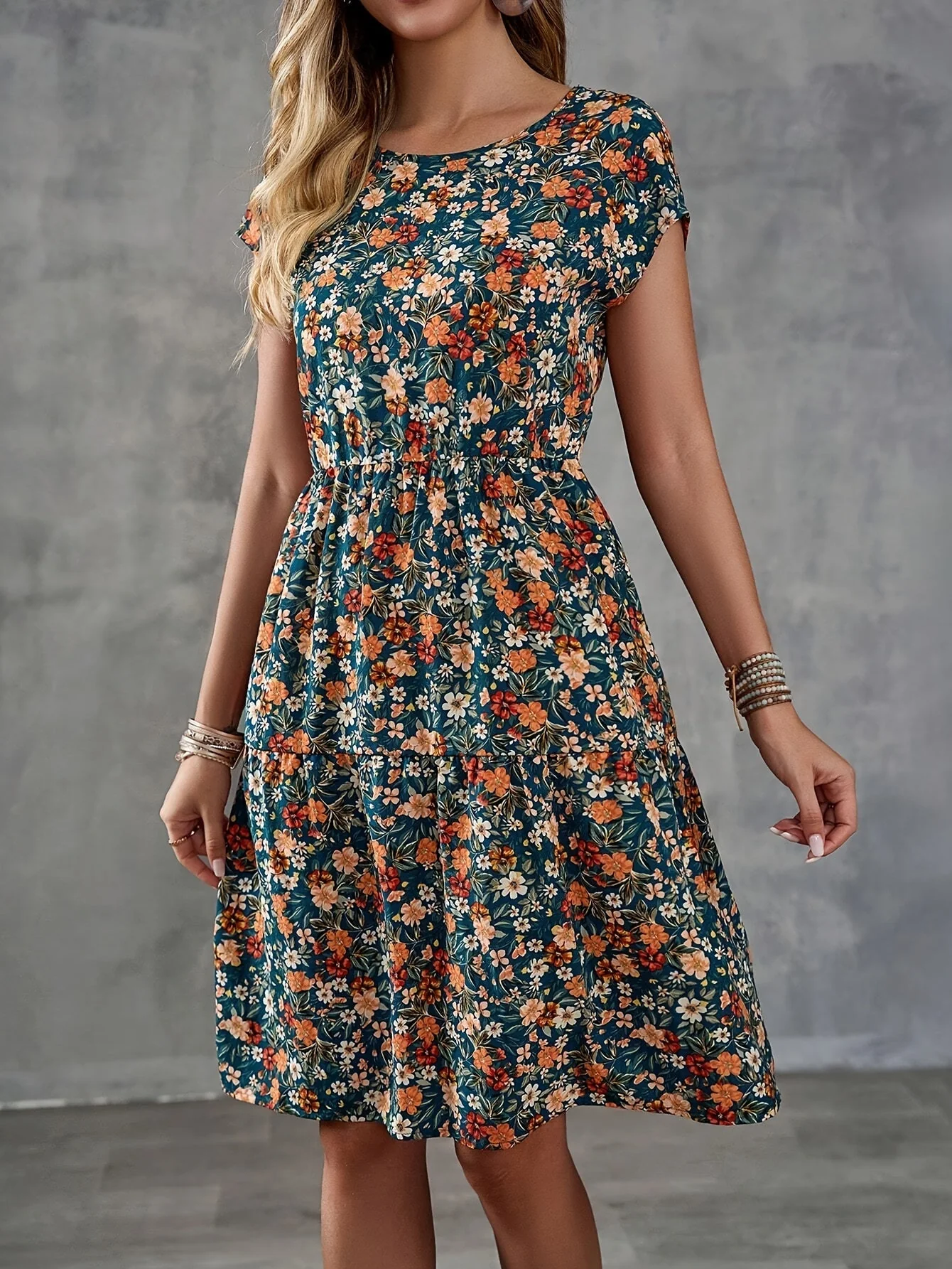 Damen Sommerkleid mit Blumenmuster – Freizeit & Urlaub, A-Linien-Kleid, Knielang, Kurzarm - Image 6