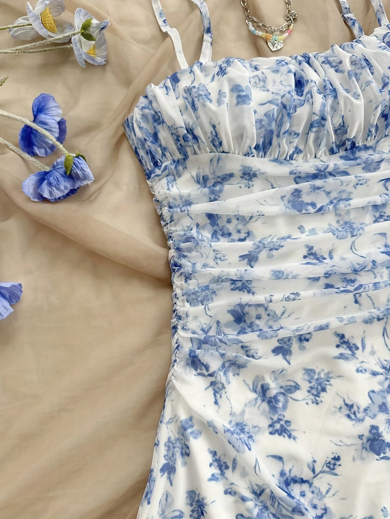 Damen Sommerkleid Elegant mit Blumenmuster und Spaghettiträgern – Perfekt für Freizeit und Urlaub - Image 4