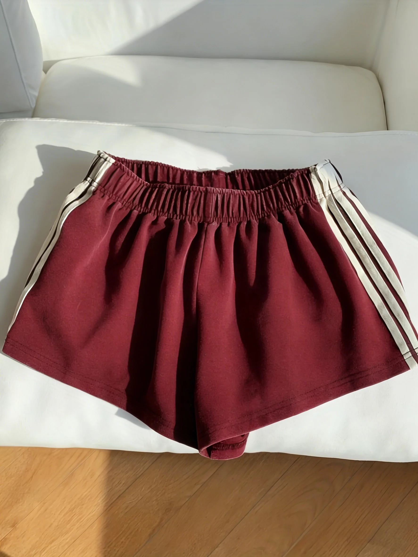 Damen Sport Shorts mit Streifen – Lässige Laufshorts für Freizeit und Fitness - Image 2