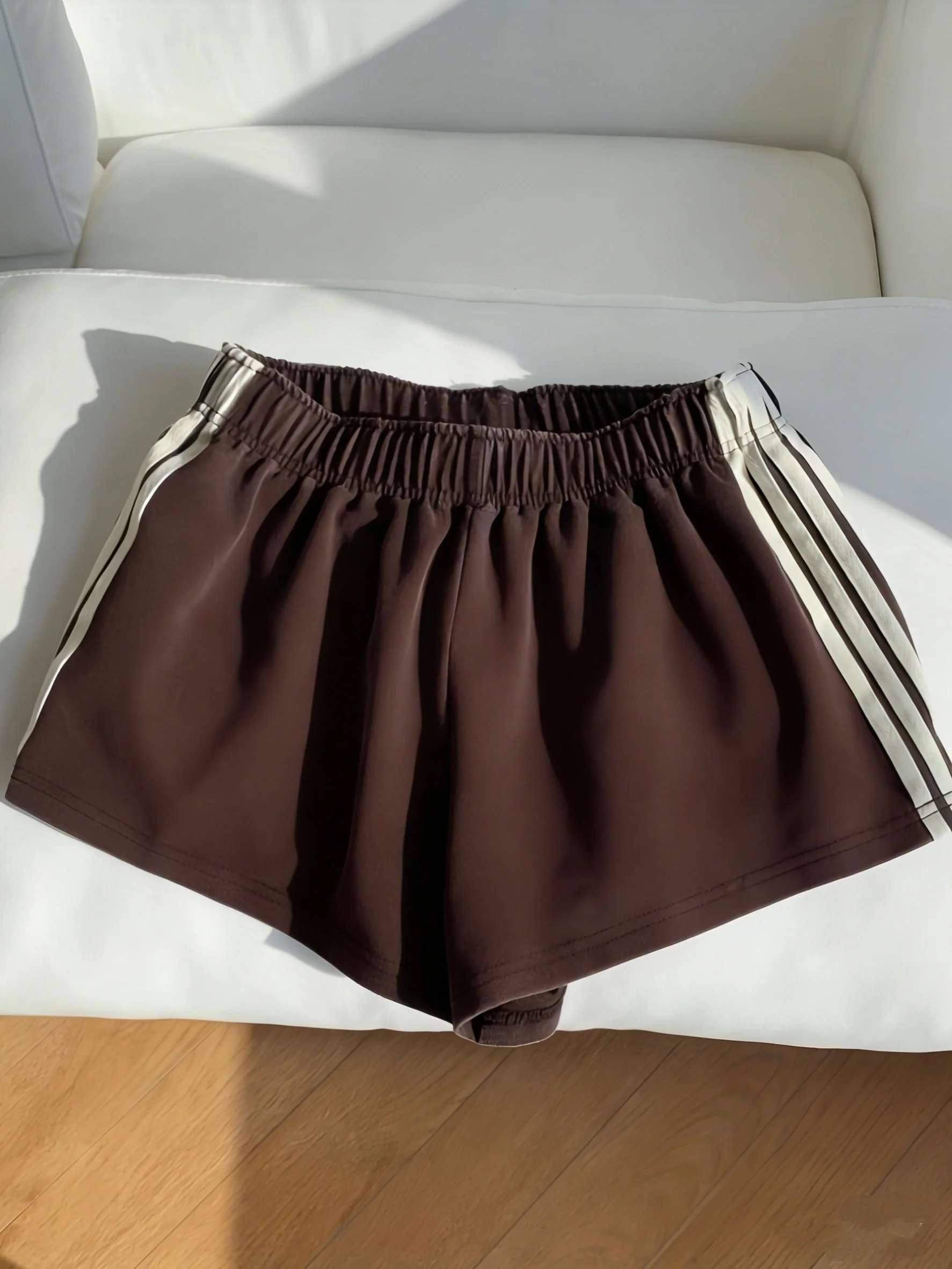 Damen Sport Shorts mit Streifen – Lässige Laufshorts für Freizeit und Fitness - Image 3