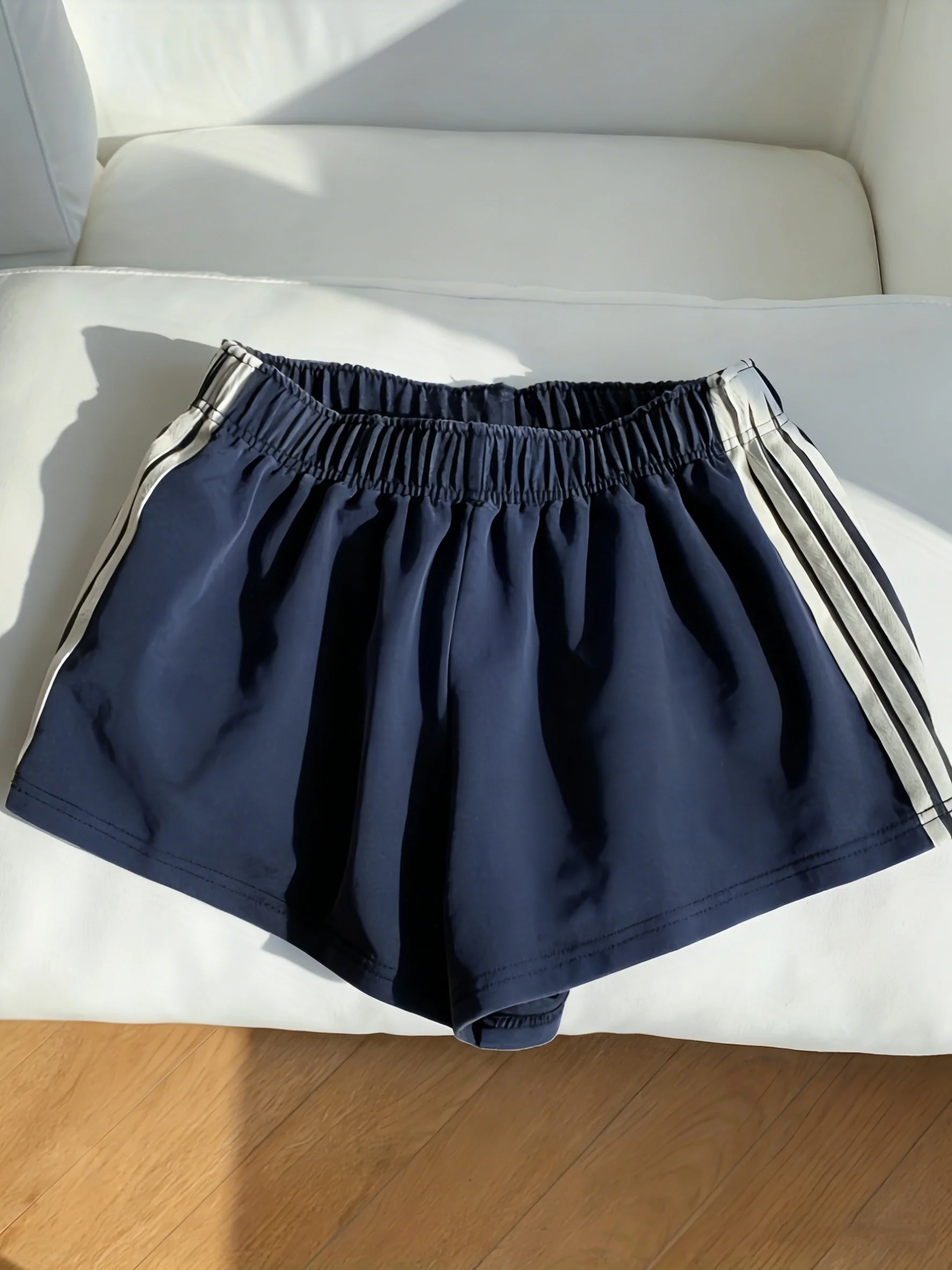 Damen Sport Shorts mit Streifen – Lässige Laufshorts für Freizeit und Fitness - Image 5