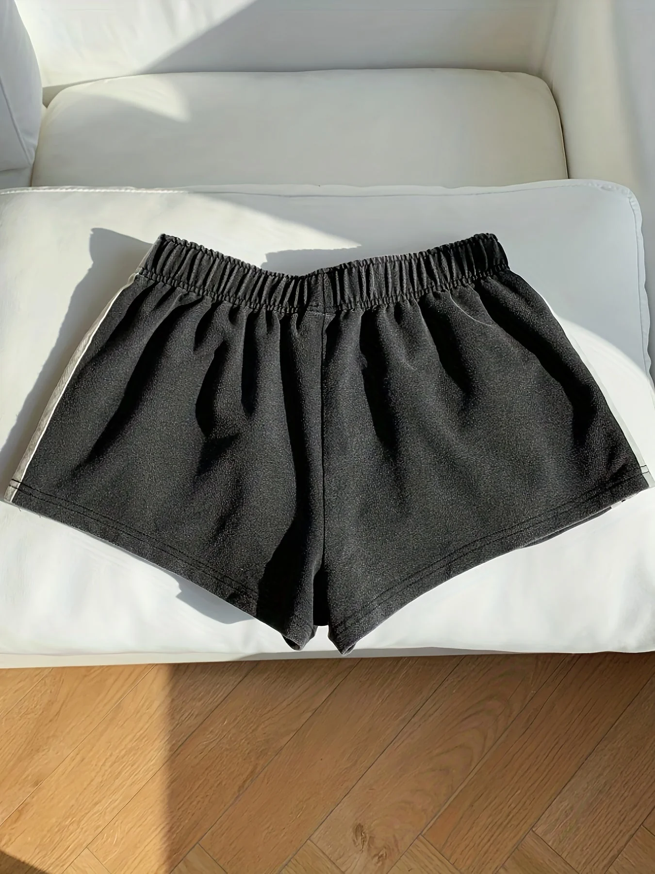Damen Sport Shorts mit Streifen – Lässige Laufshorts für Freizeit und Fitness - Image 9