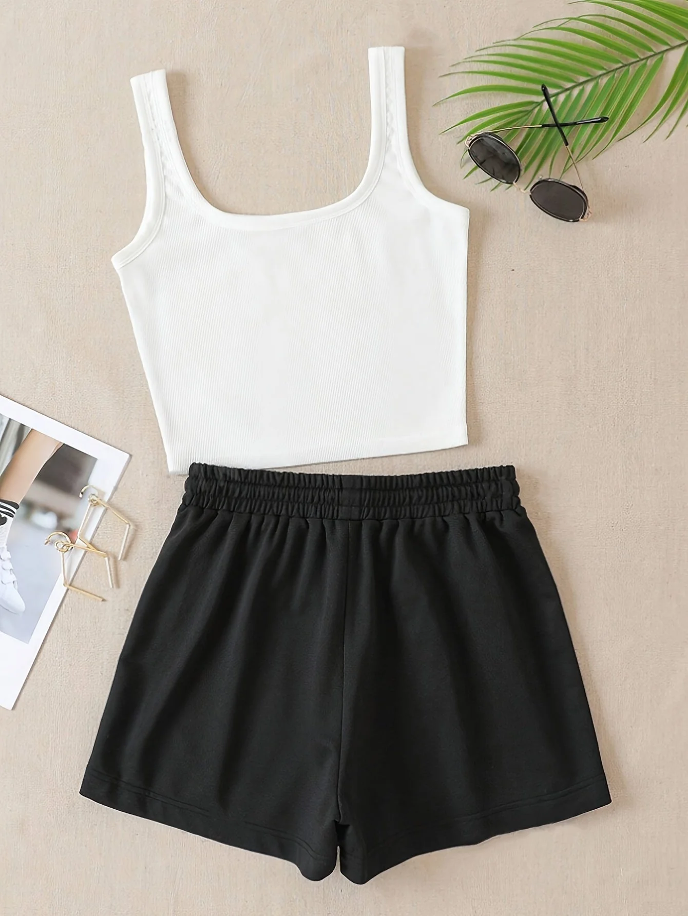 Damen Sportliches Freizeit-Set mit Print "The Mountains Adventure" – Top & Shorts – Perfekt für Sommer & Outdoor Aktivitäten - Image 4
