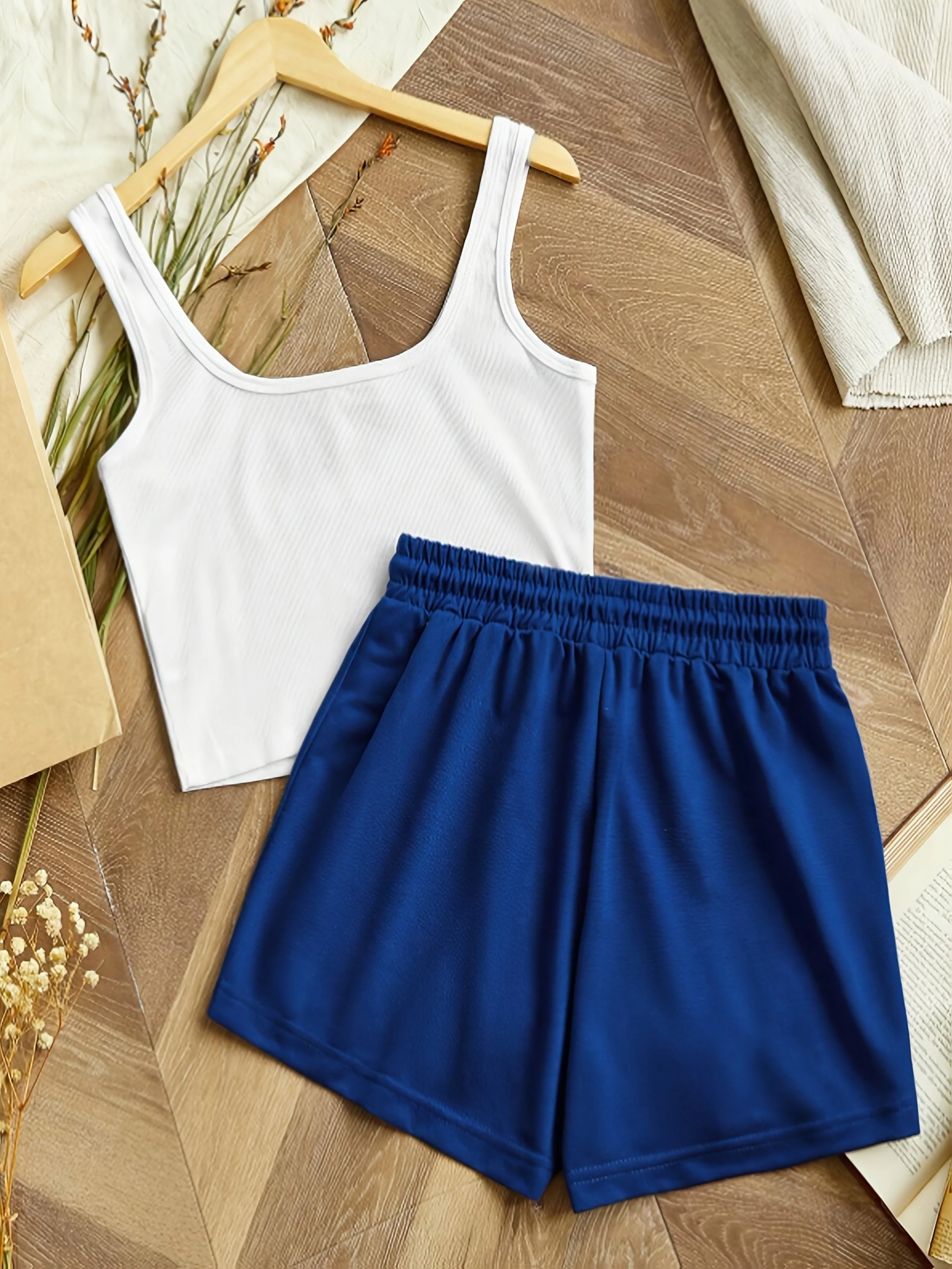Damen Sportliches Freizeit-Set mit Print "The Mountains Adventure" – Top & Shorts – Perfekt für Sommer & Outdoor Aktivitäten - Image 5