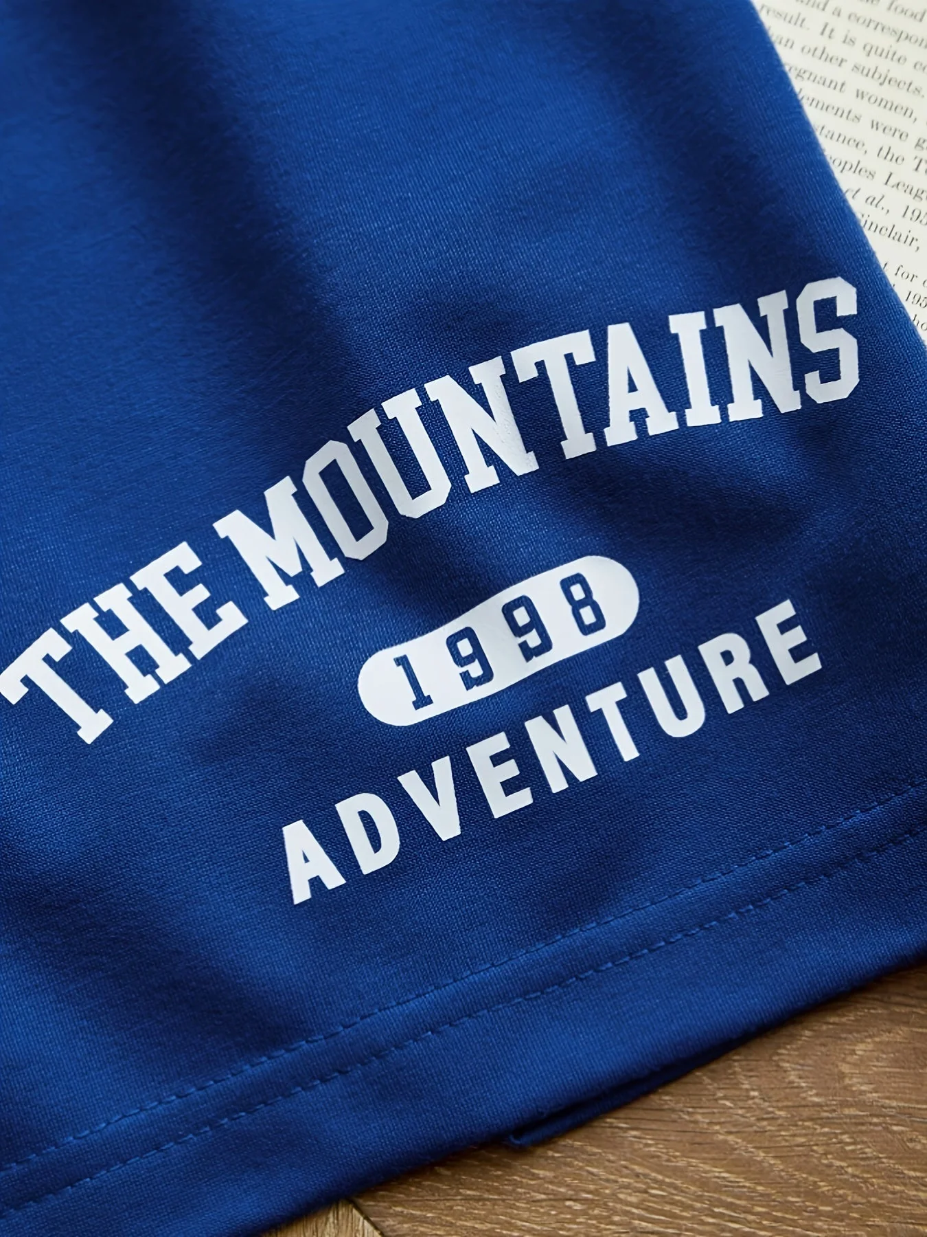 Damen Sportliches Freizeit-Set mit Print "The Mountains Adventure" – Top & Shorts – Perfekt für Sommer & Outdoor Aktivitäten - Image 8