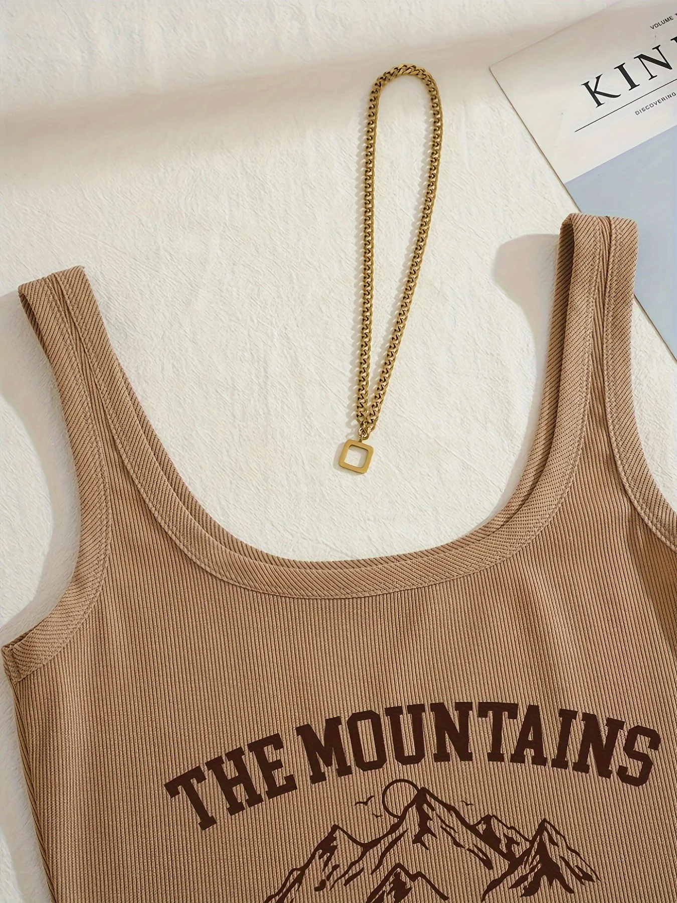 Damen Sportliches Freizeit-Set mit Print "The Mountains Adventure" – Top & Shorts – Perfekt für Sommer & Outdoor Aktivitäten - Image 9