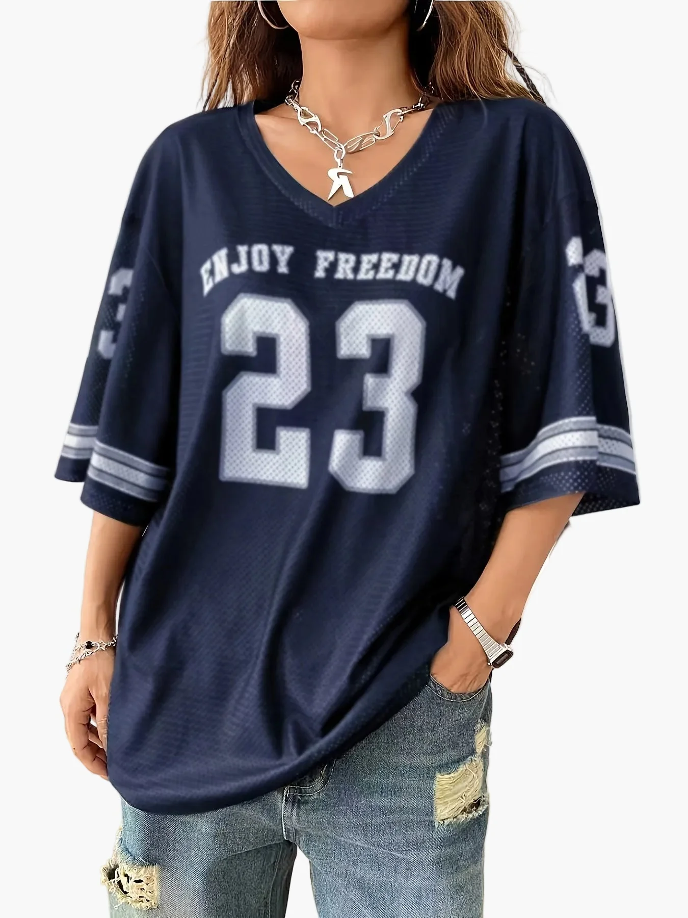 Damen Streetwear Oversize Jersey Shirt mit Nummernprint und Weiten Destroyed Jeans – Urbaner Casual-Look - Image 5