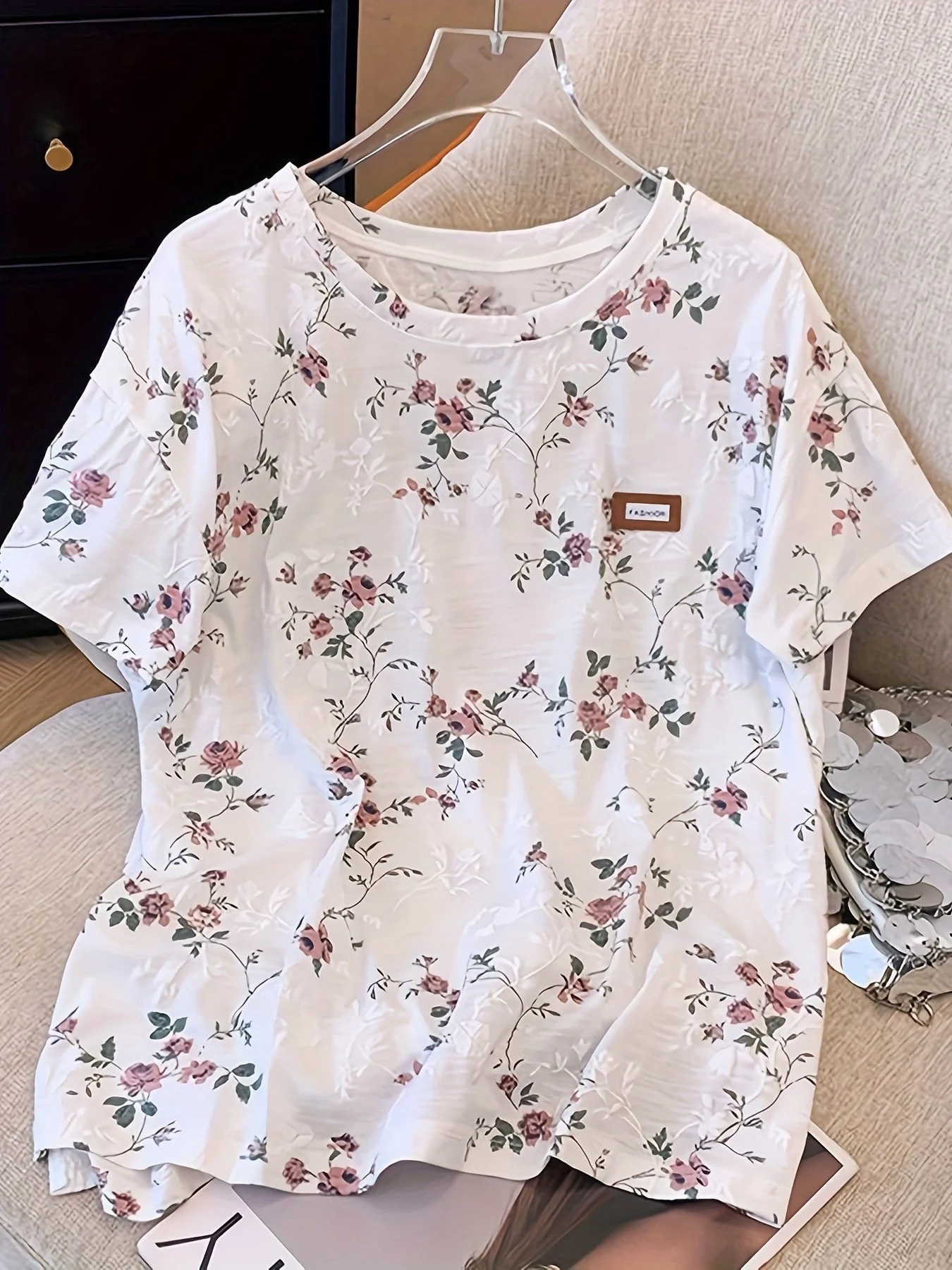 Damen T-Shirt mit Blumenmuster und lockerem Schnitt – Stilvoll für Frühling und Sommer