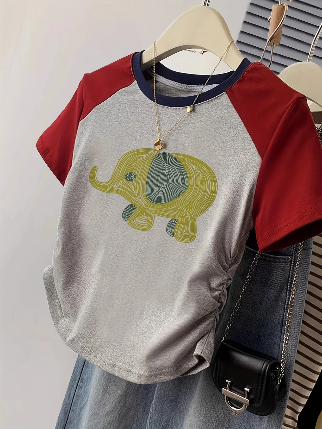 Damen T-Shirt mit Elefanten-Print im Y2K Stil für Freizeit und Alltag