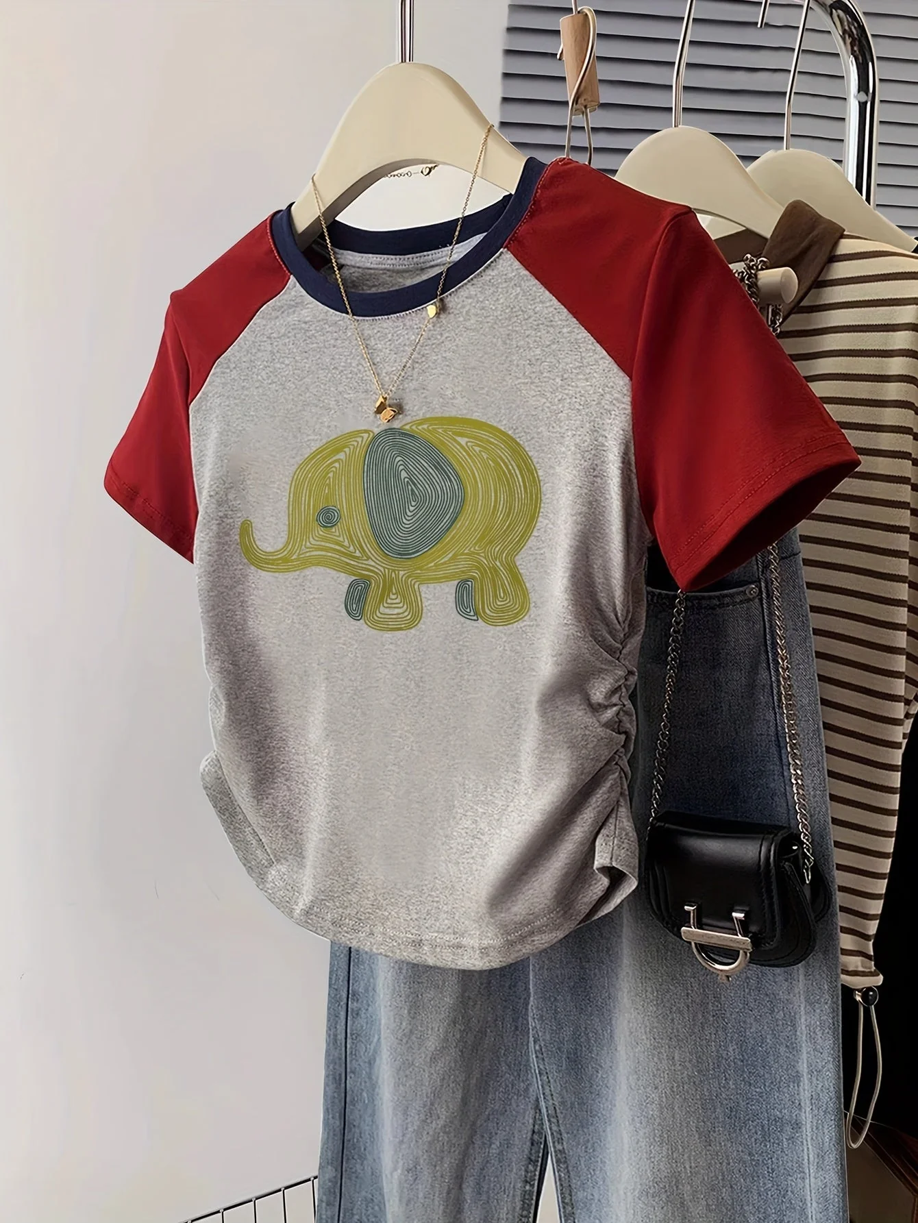 Damen T-Shirt mit Elefanten-Print im Y2K Stil für Freizeit und Alltag - Image 3
