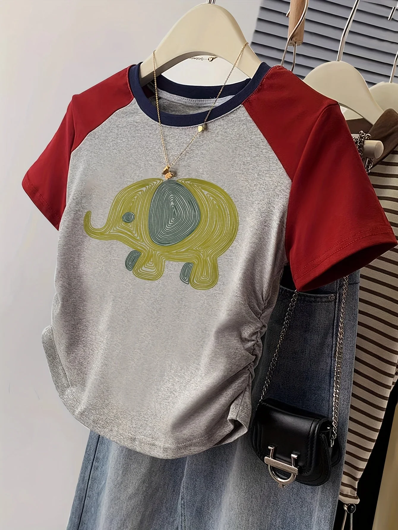 Damen T-Shirt mit Elefanten-Print im Y2K Stil für Freizeit und Alltag - Image 4