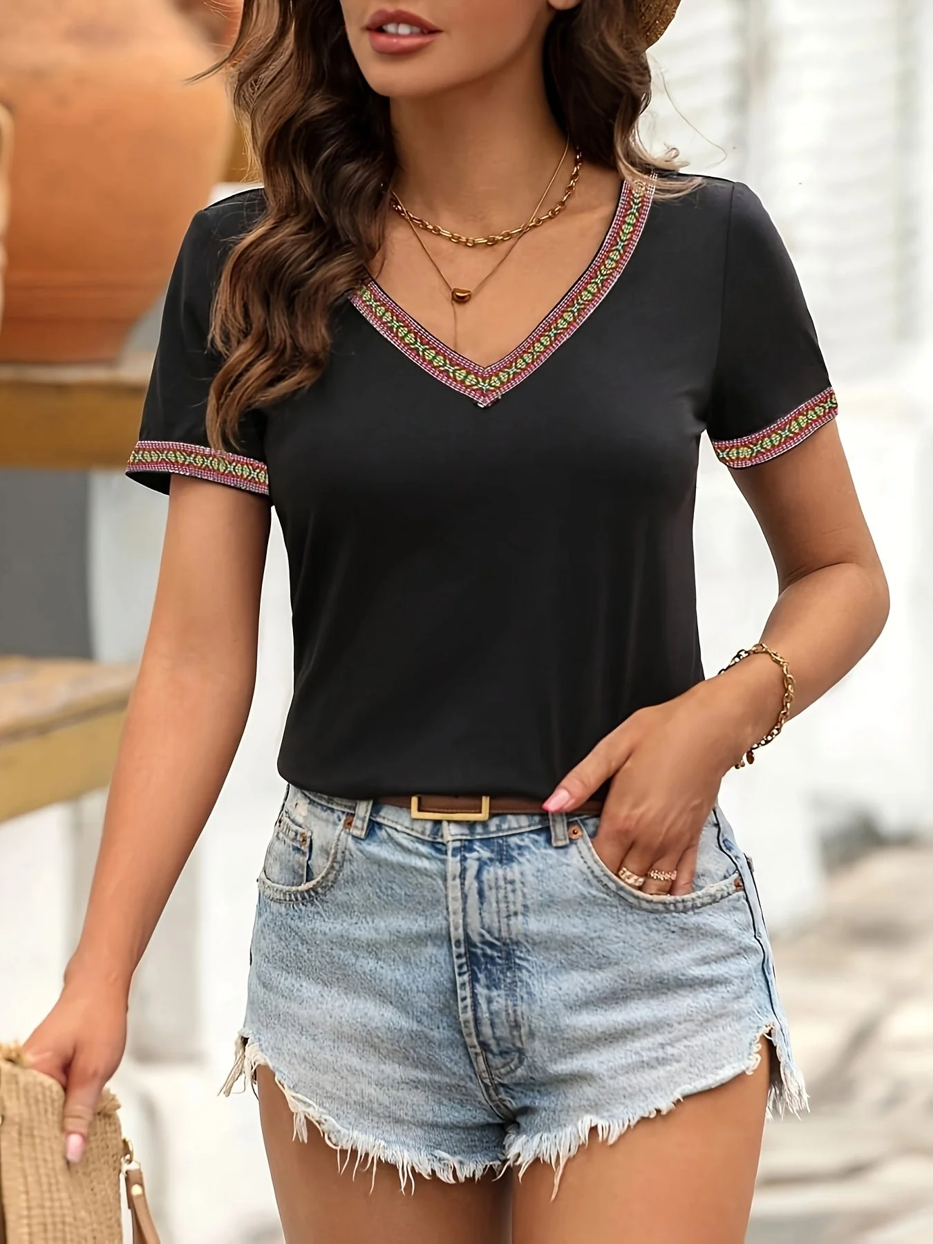 Damen T-Shirt mit Ethno-Dekor V-Ausschnitt Kurzarm – Casual Sommerstyle