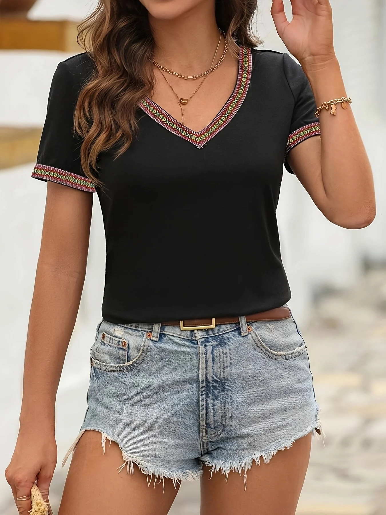 Damen T-Shirt mit Ethno-Dekor V-Ausschnitt Kurzarm – Casual Sommerstyle - Image 5