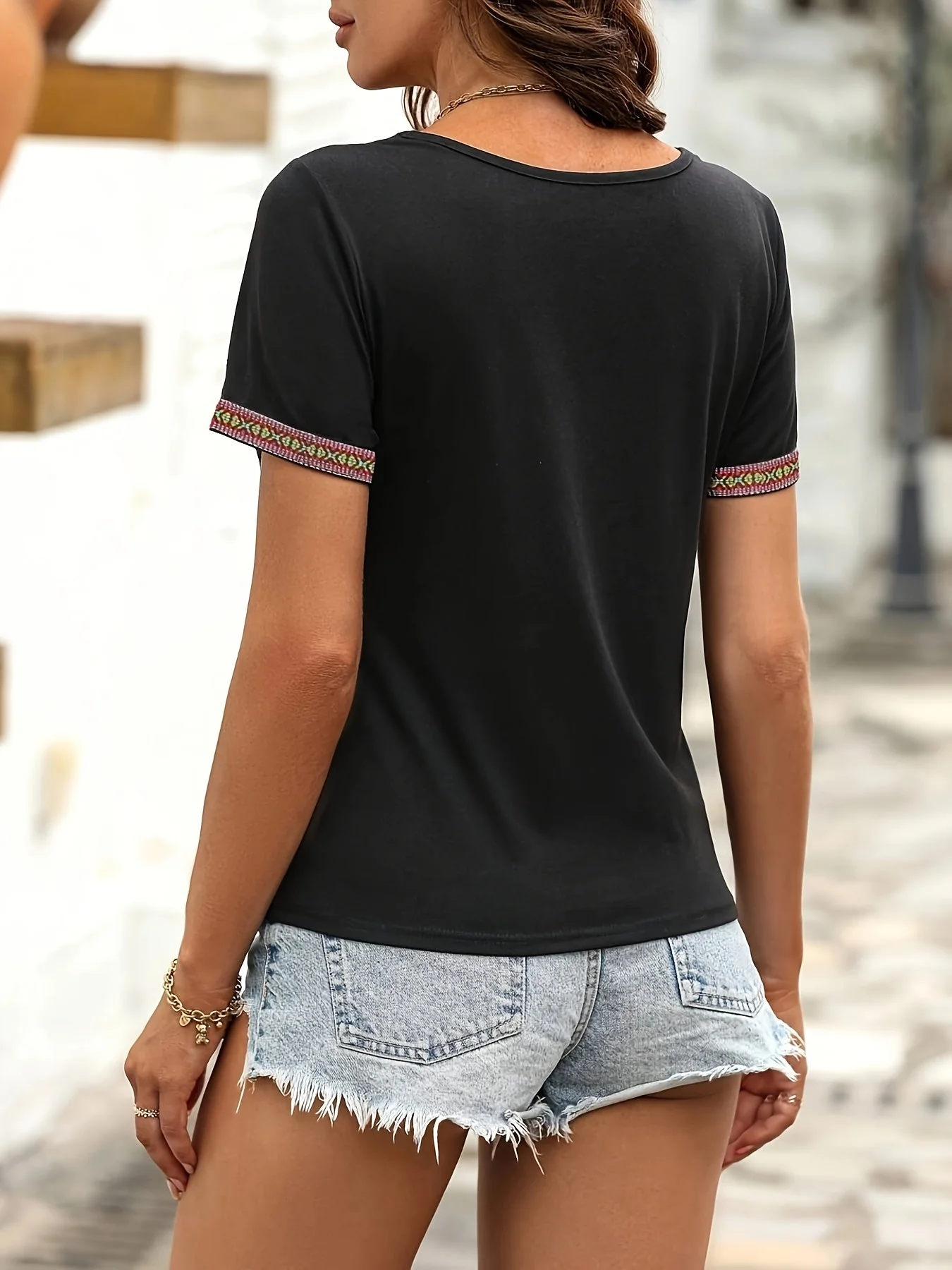 Damen T-Shirt mit Ethno-Dekor V-Ausschnitt Kurzarm – Casual Sommerstyle - Image 6