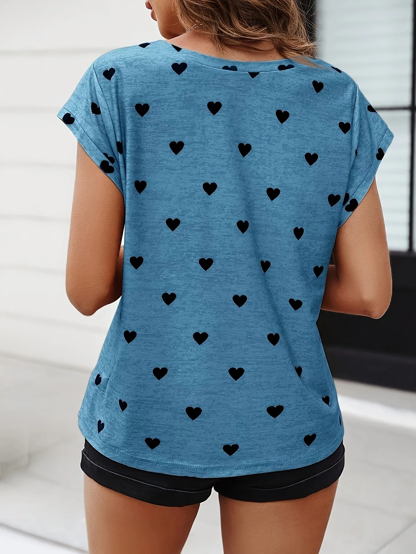 Damen T-Shirt mit Herzmuster, V-Ausschnitt, lässig und elegant für den Sommer - Image 6