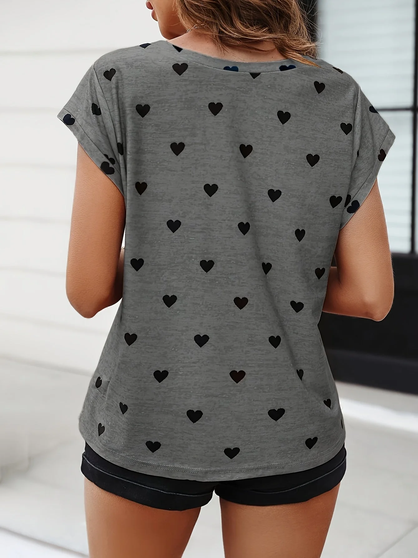 Damen T-Shirt mit Herzmuster, V-Ausschnitt, lässig und elegant für den Sommer - Image 7