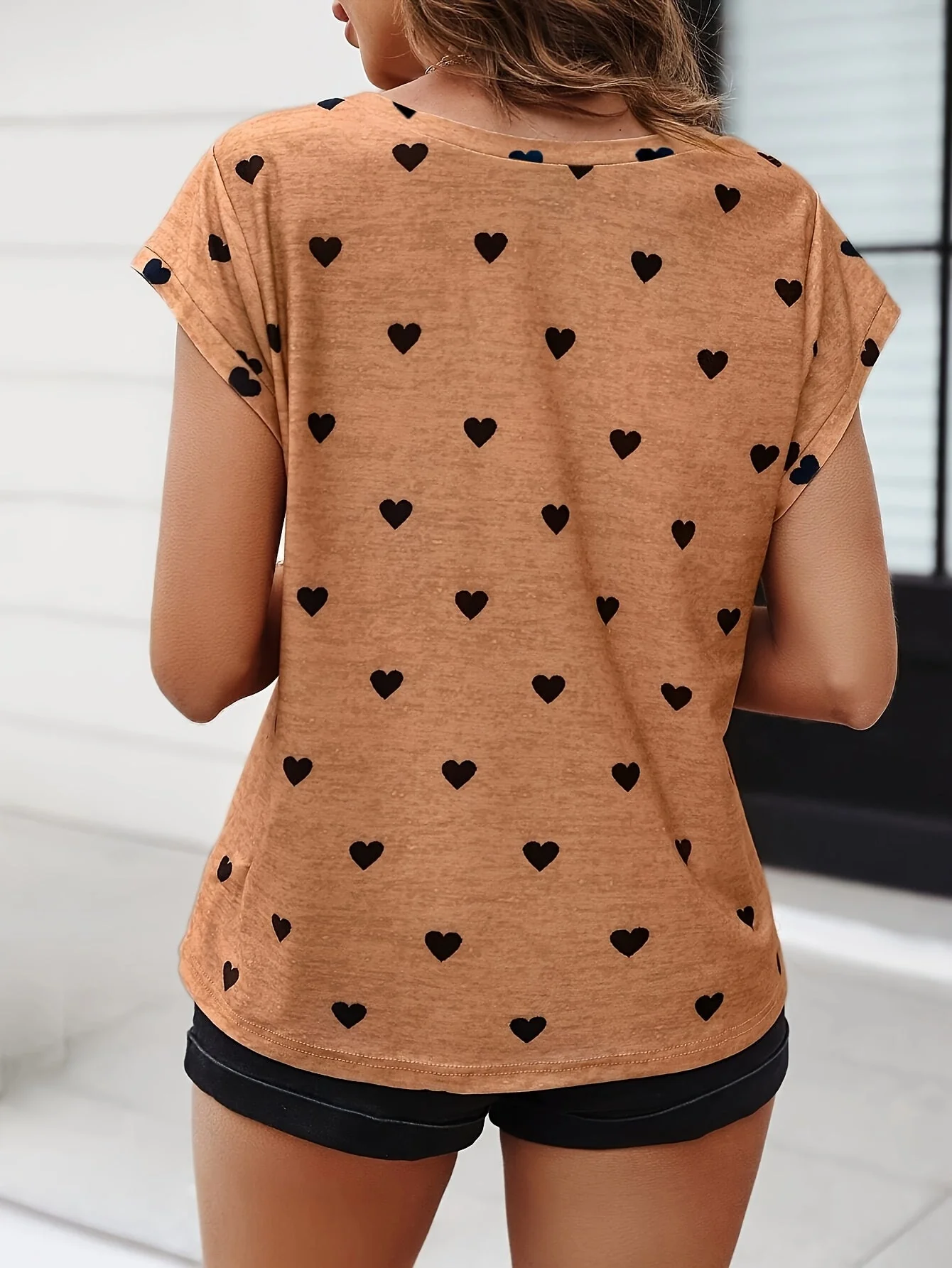 Damen T-Shirt mit Herzmuster, V-Ausschnitt, lässig und elegant für den Sommer - Image 8