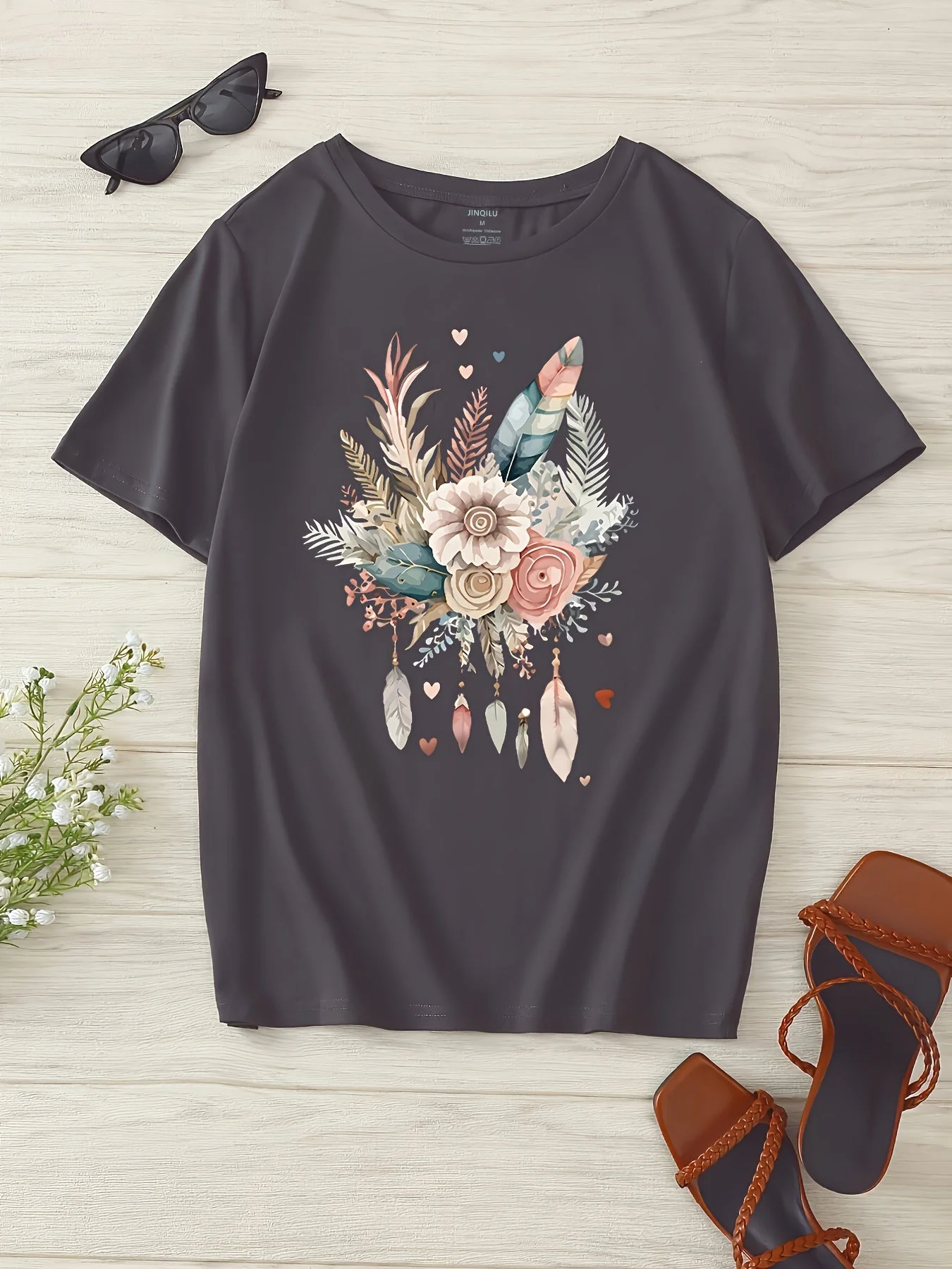 Damen T-Shirt mit floraler Feder Grafik – Lässiger Sommer Stil