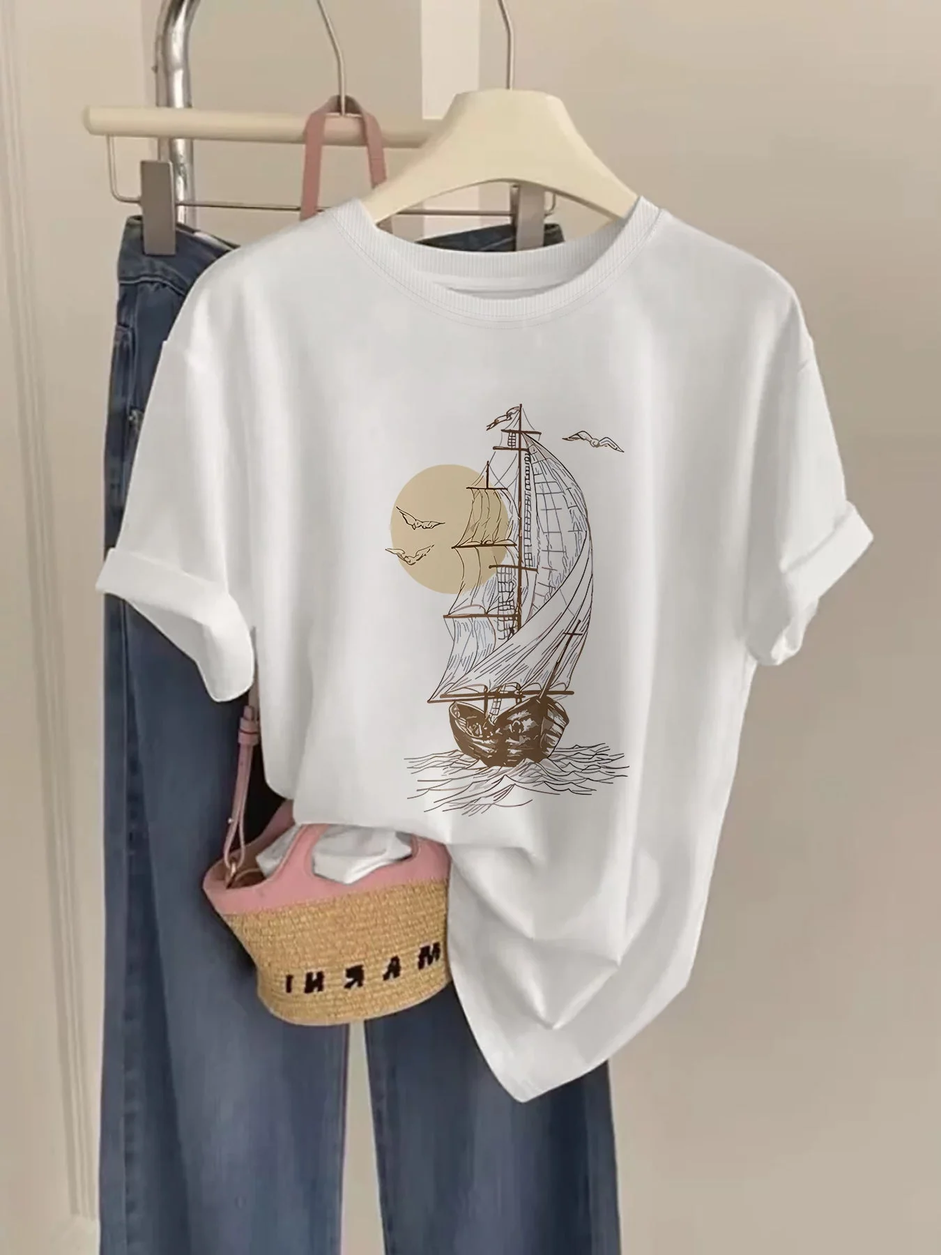 Damen T-Shirt mit Vintage Segelschiff Print – Maritimer Freizeitstil