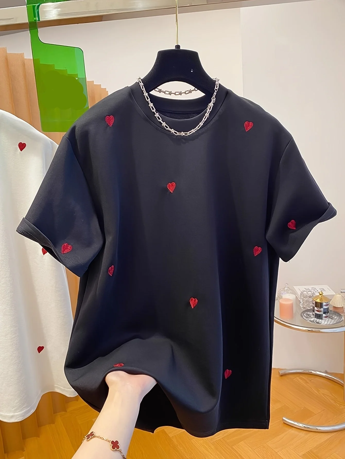 Damen T-Shirt mit Stickerei und Herz-Muster – Casual Style, Frühling/Sommer