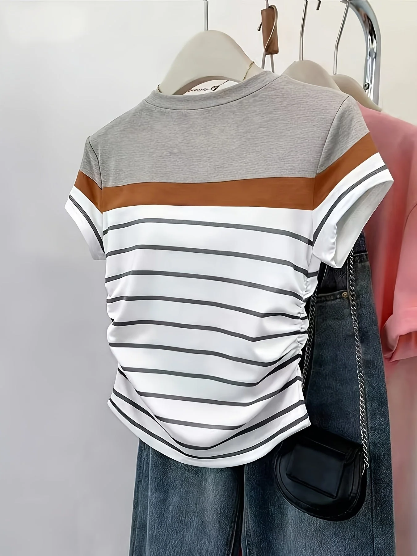 Damen T-Shirt im Streifen-Design mit Raffung – Eleganter Freizeitstil für den Sommer
