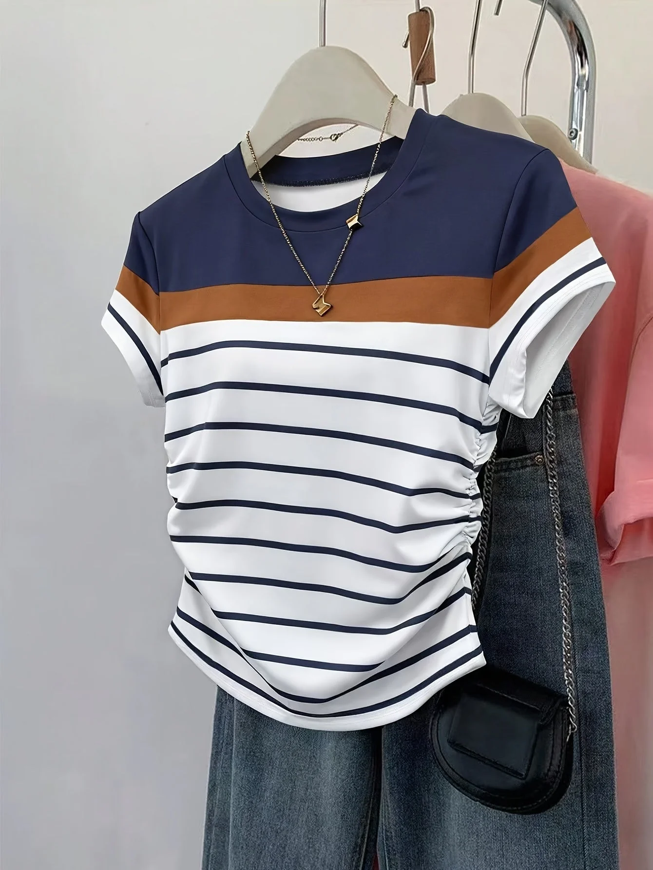 Damen T-Shirt im Streifen-Design mit Raffung – Eleganter Freizeitstil für den Sommer - Image 3