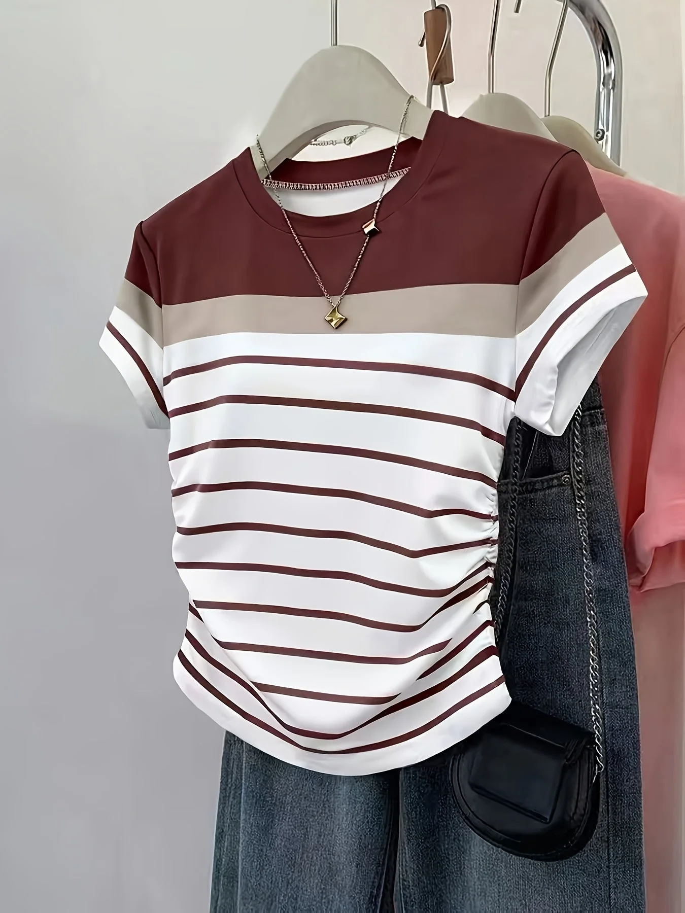 Damen T-Shirt im Streifen-Design mit Raffung – Eleganter Freizeitstil für den Sommer - Image 4