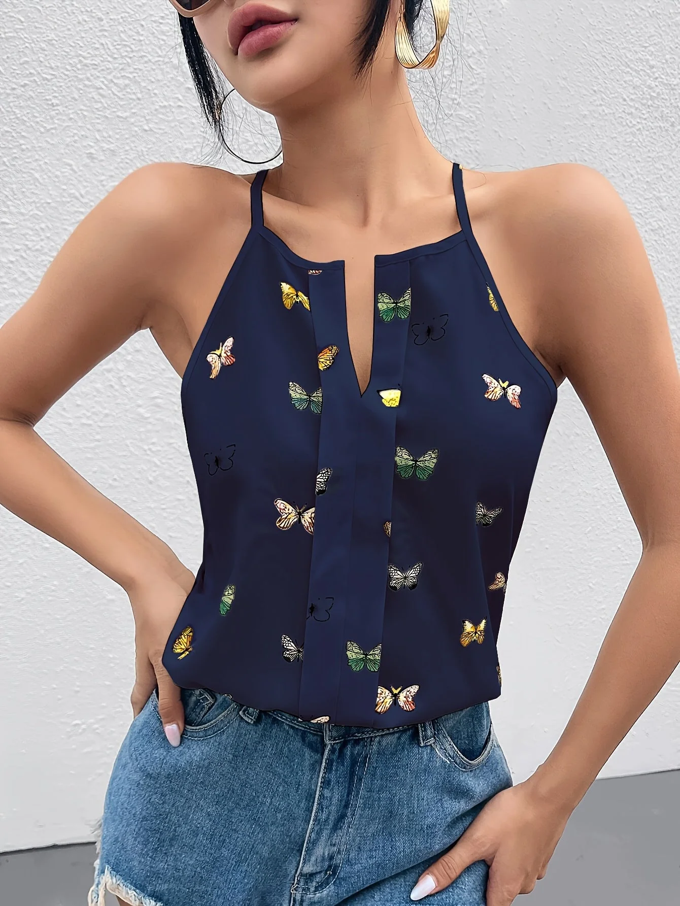 Damen Top mit Schmetterlings-Print und Spaghettiträgern – Elegantes Sommer-Oberteil für Freizeit und Alltag - Image 4