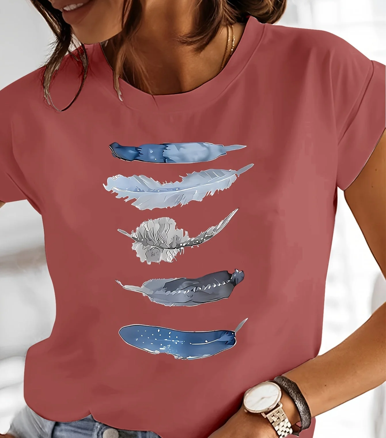 Damen T-Shirt mit künstlerischem Feder-Print, lässiges Design für Alltag und Freizeit - Image 4