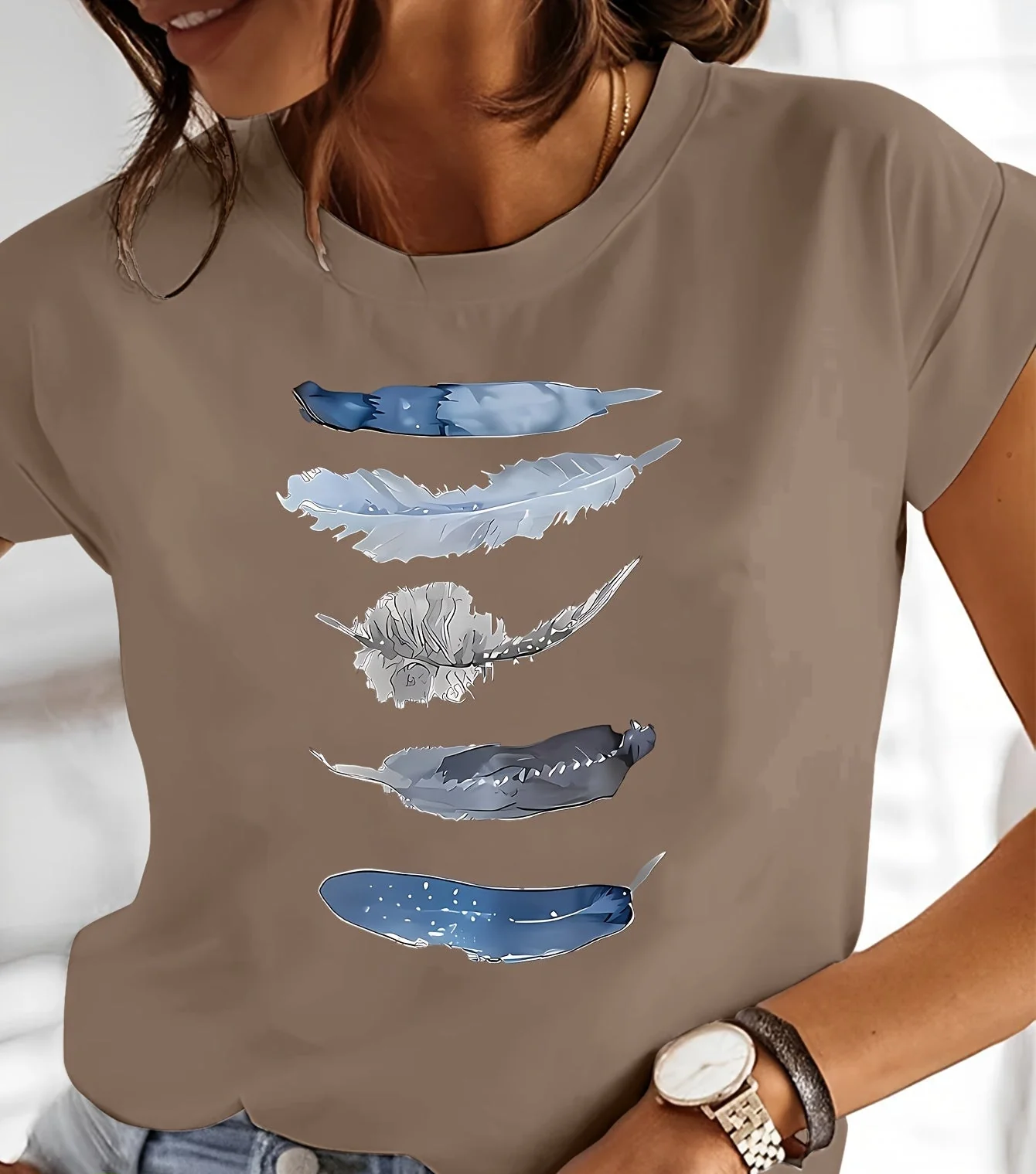 Damen T-Shirt mit künstlerischem Feder-Print, lässiges Design für Alltag und Freizeit - Image 7