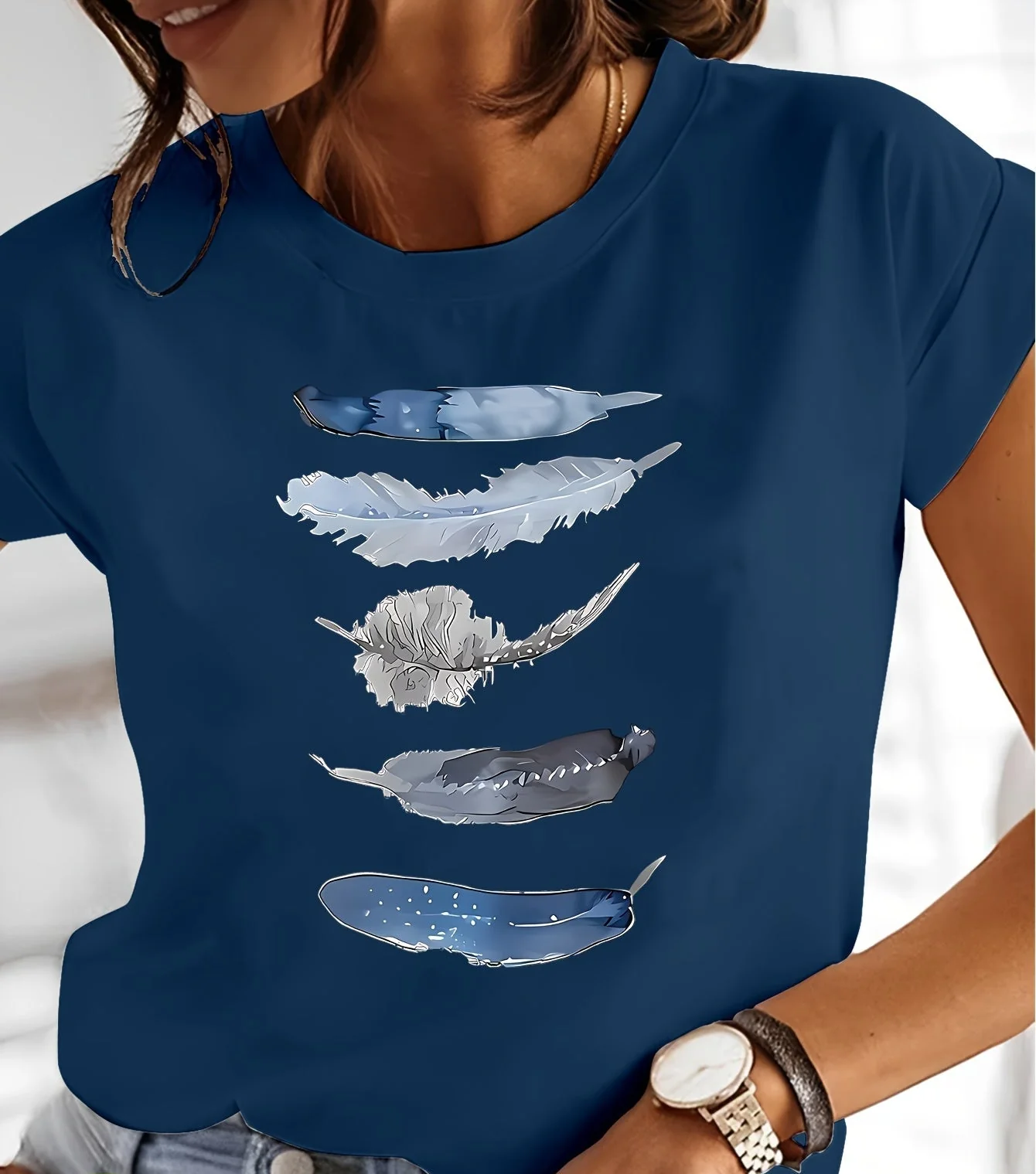 Damen T-Shirt mit künstlerischem Feder-Print, lässiges Design für Alltag und Freizeit - Image 9