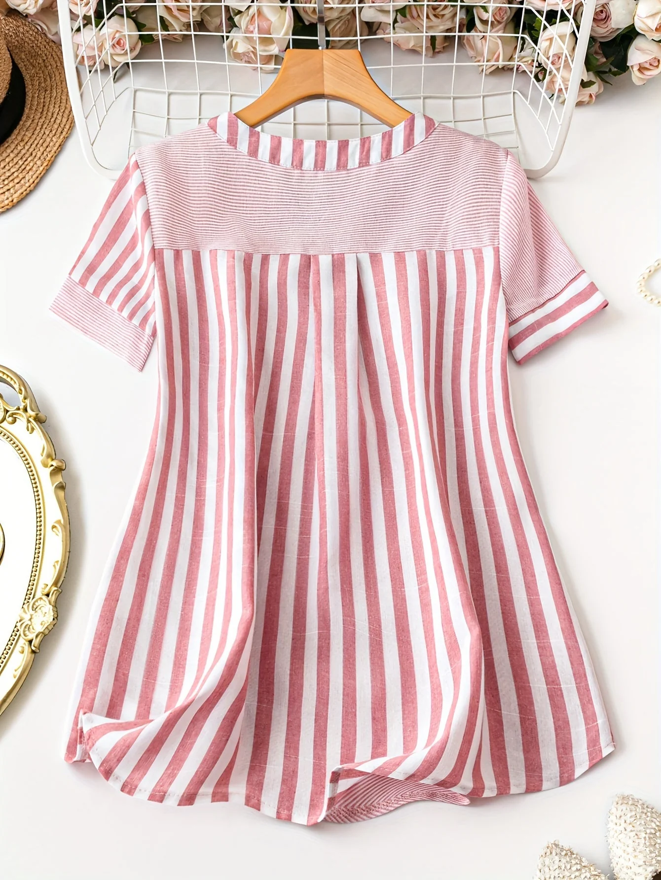 Damen Tunika Bluse mit Streifenmuster und Knopfleiste – Eleganter Sommer-Style für Alltag und Freizeit - Image 2