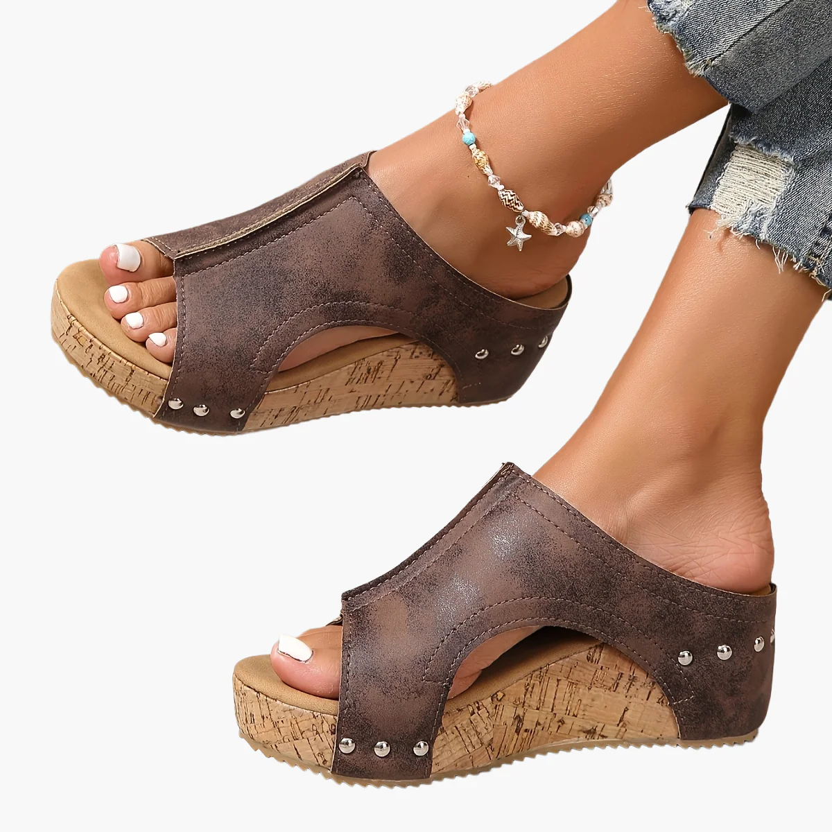 Damen Vintage Keilabsatz-Pantoletten für den Sommer – Bequeme Slip-on Sandalen mit Nieten - Image 12